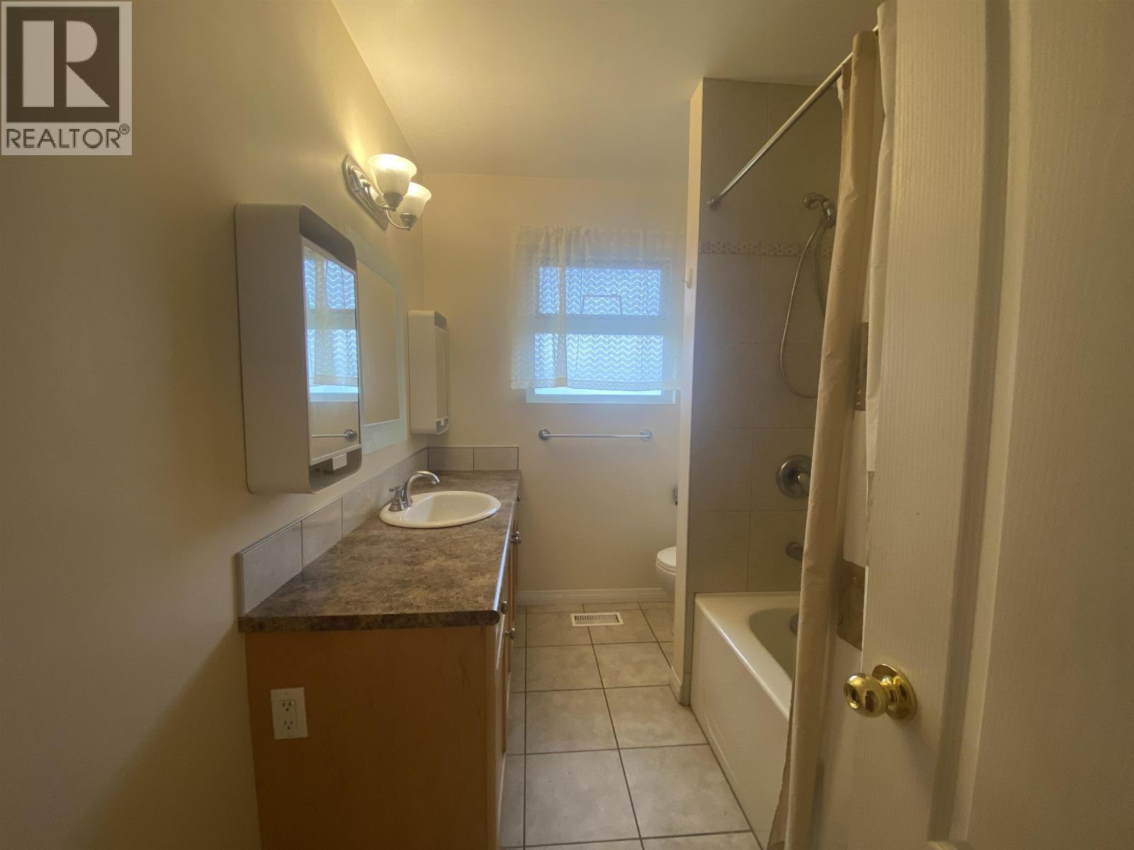 7635 10th Avenue, Burnaby, British Columbia  V3N 2S1 - Photo 10 - R3111217