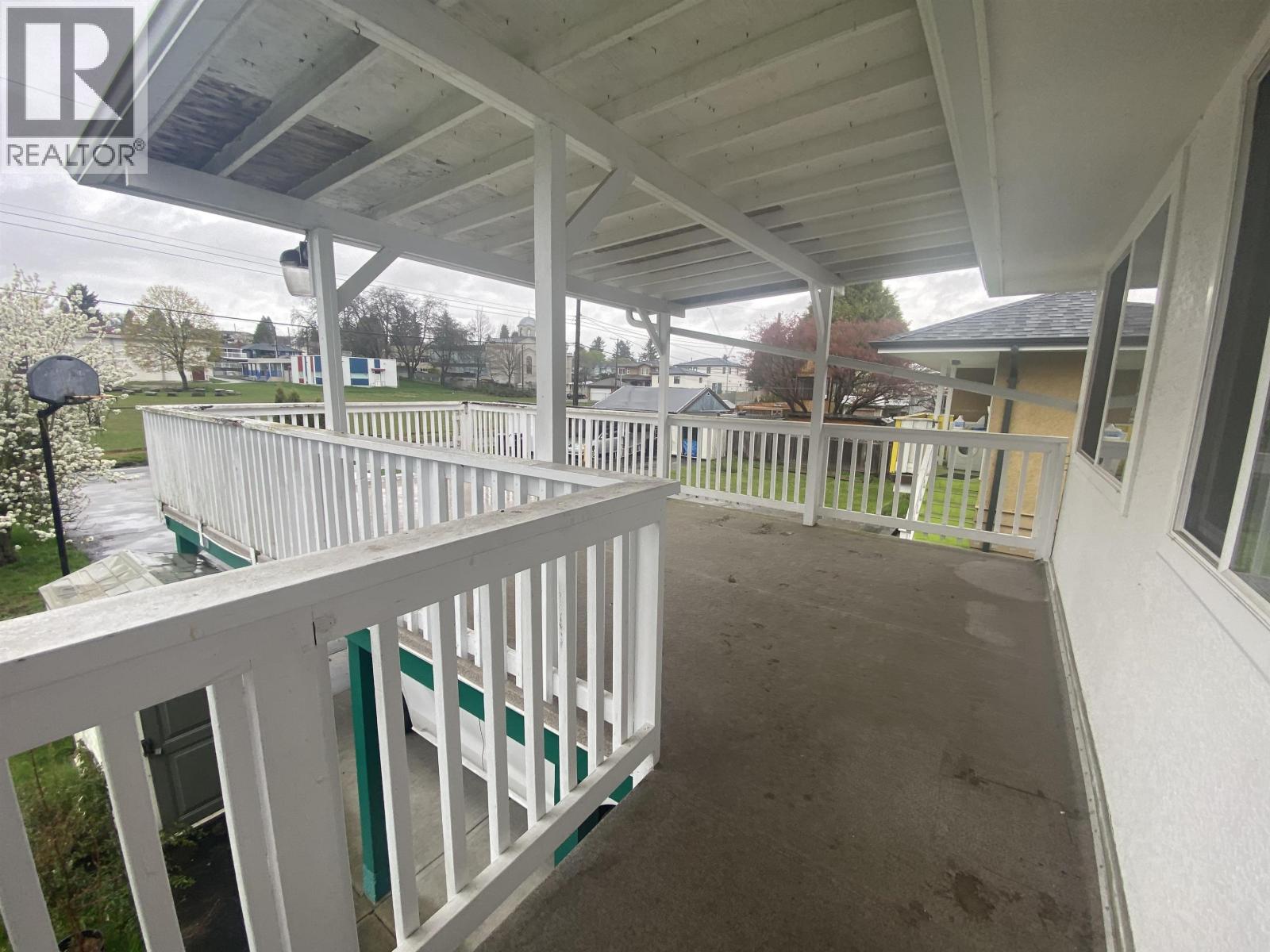 7635 10th Avenue, Burnaby, British Columbia  V3N 2S1 - Photo 3 - R3111217