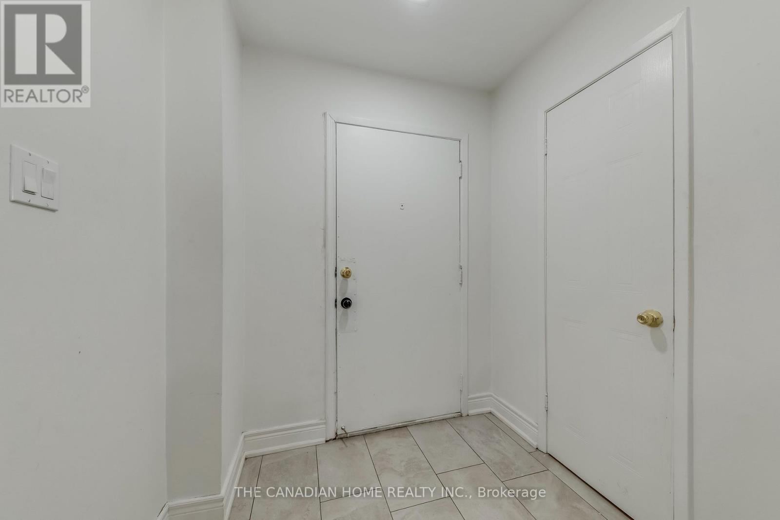 35 - 41 Mississauga Valley Boulevard E, Mississauga, Ontario  L5A 3N5 - Photo 5 - W13009672