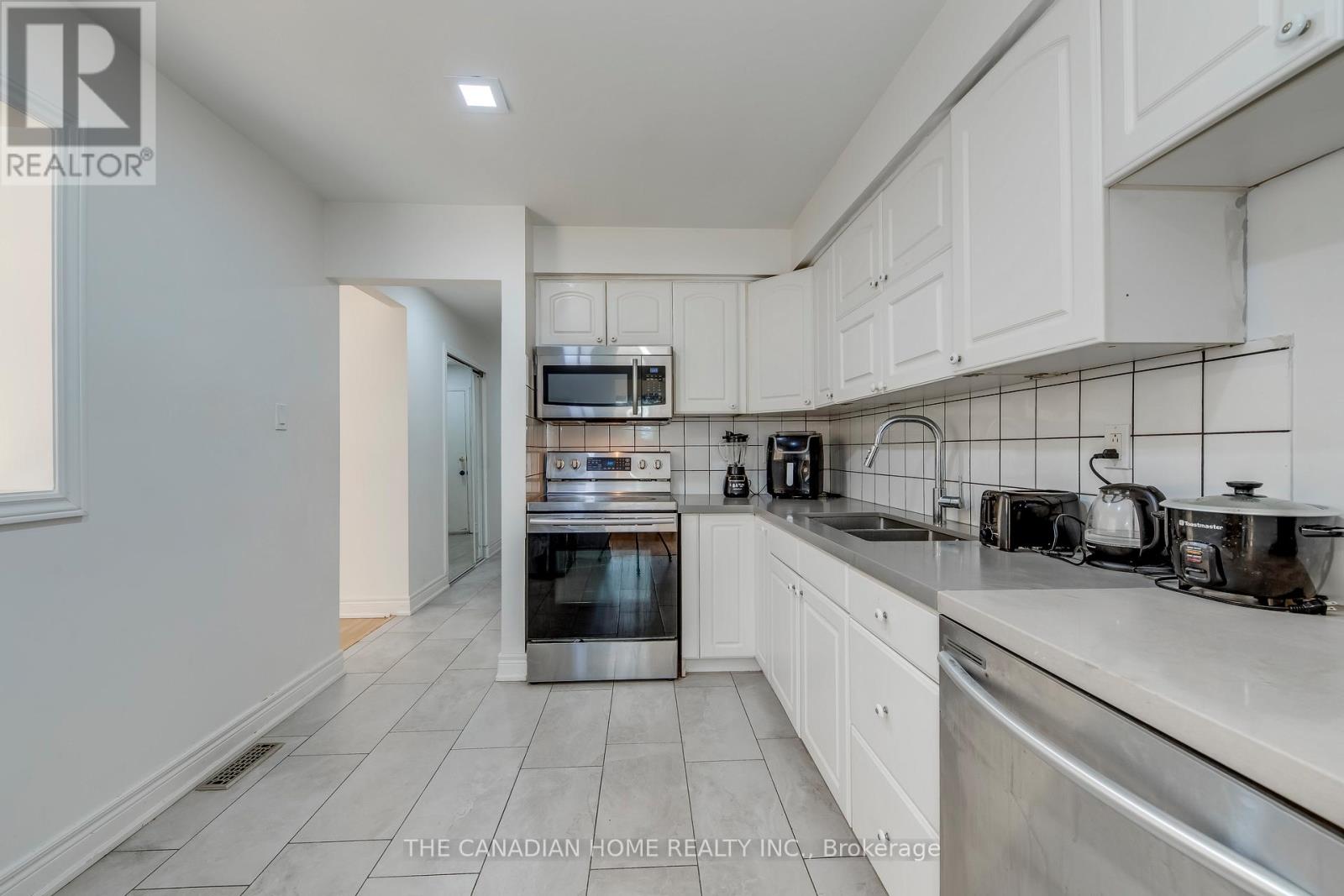 35 - 41 Mississauga Valley Boulevard E, Mississauga, Ontario  L5A 3N5 - Photo 7 - W13009672