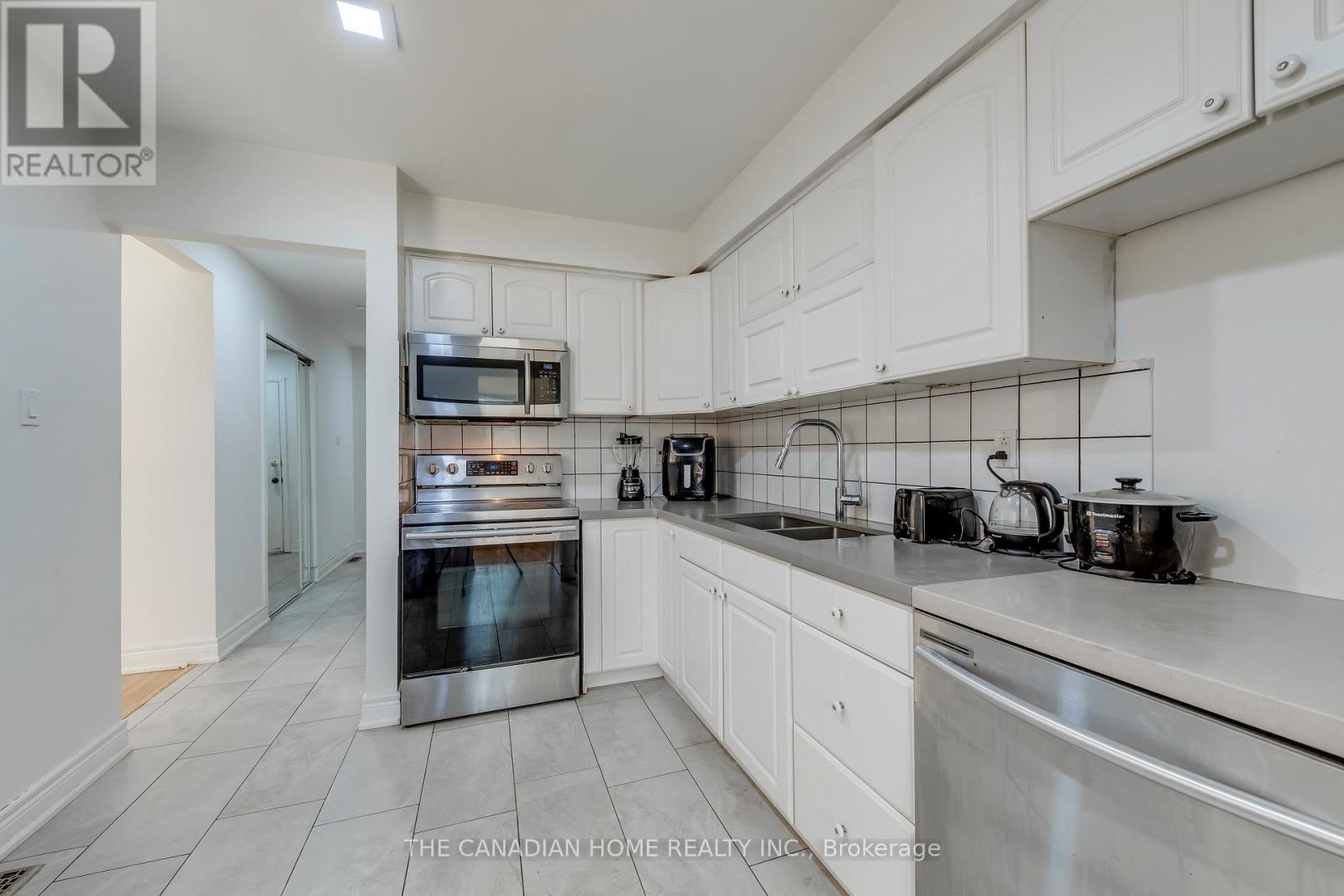 35 - 41 Mississauga Valley Boulevard E, Mississauga, Ontario  L5A 3N5 - Photo 8 - W13009672