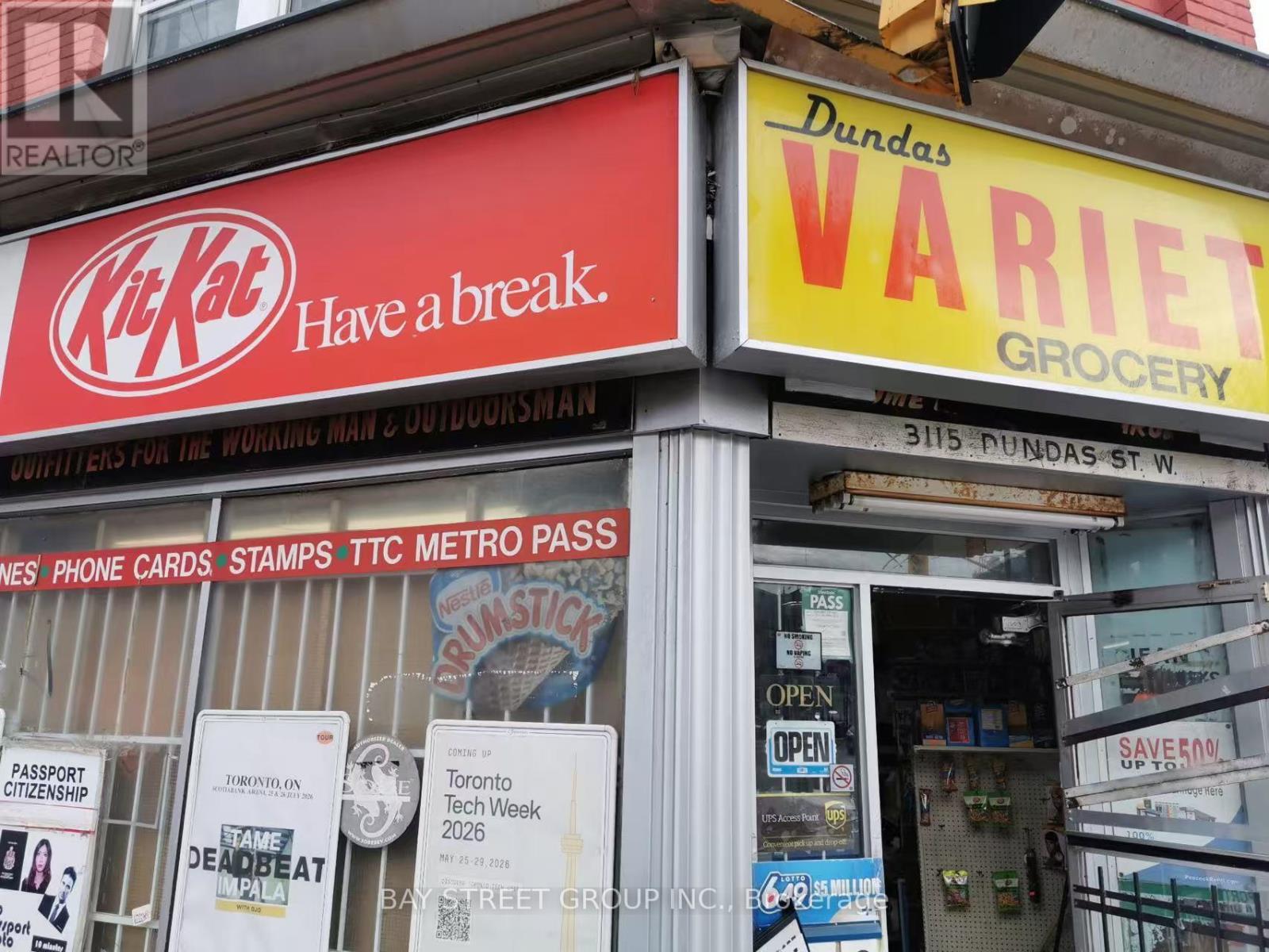 3115 Dundas Street W, Toronto, Ontario  M6P 1Z9 - Photo 1 - W13009692