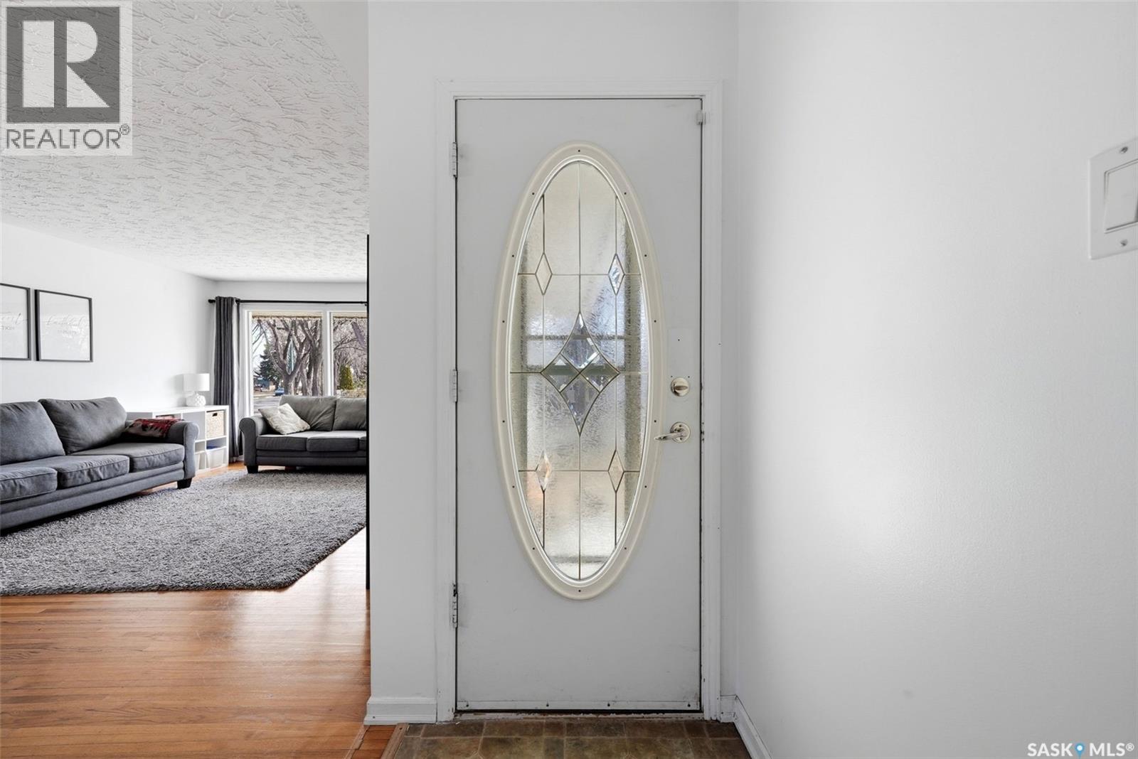 115 Knowles Crescent, Regina, Saskatchewan  S4S 4P3 - Photo 2 - SK033124