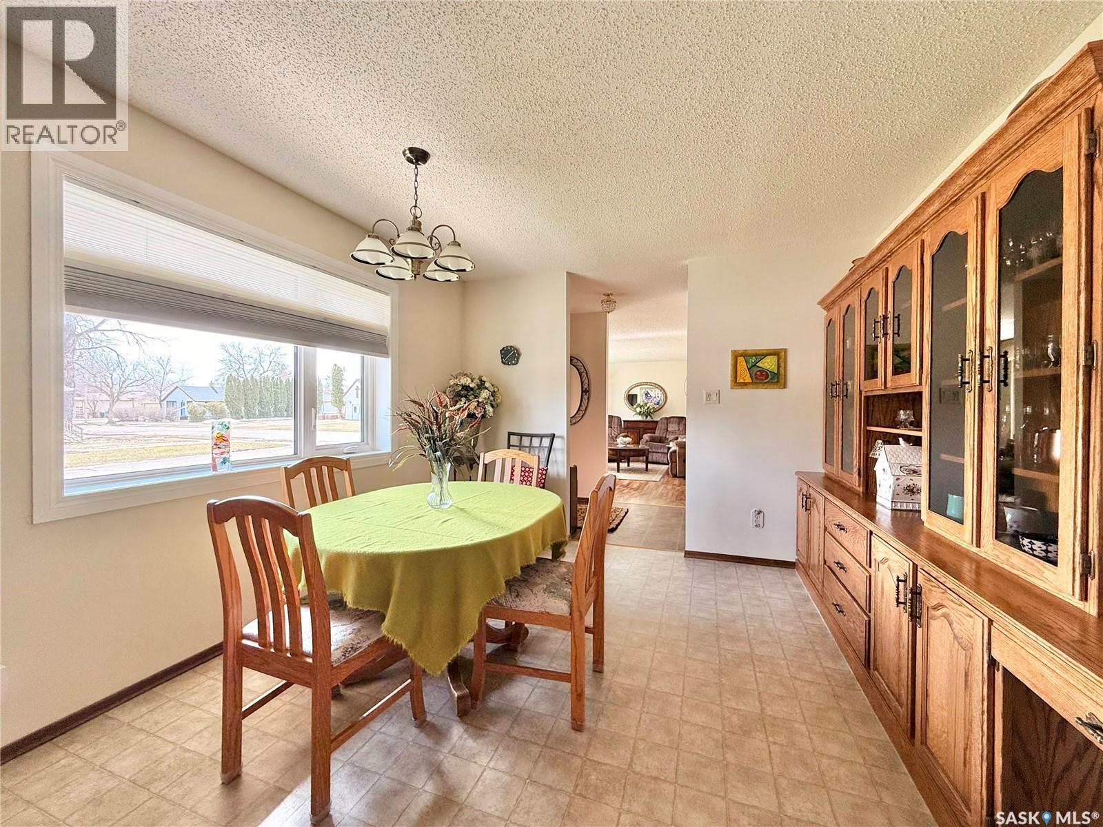 329 Douglass Street, Outlook, Saskatchewan  S0L 2N0 - Photo 10 - SK033110