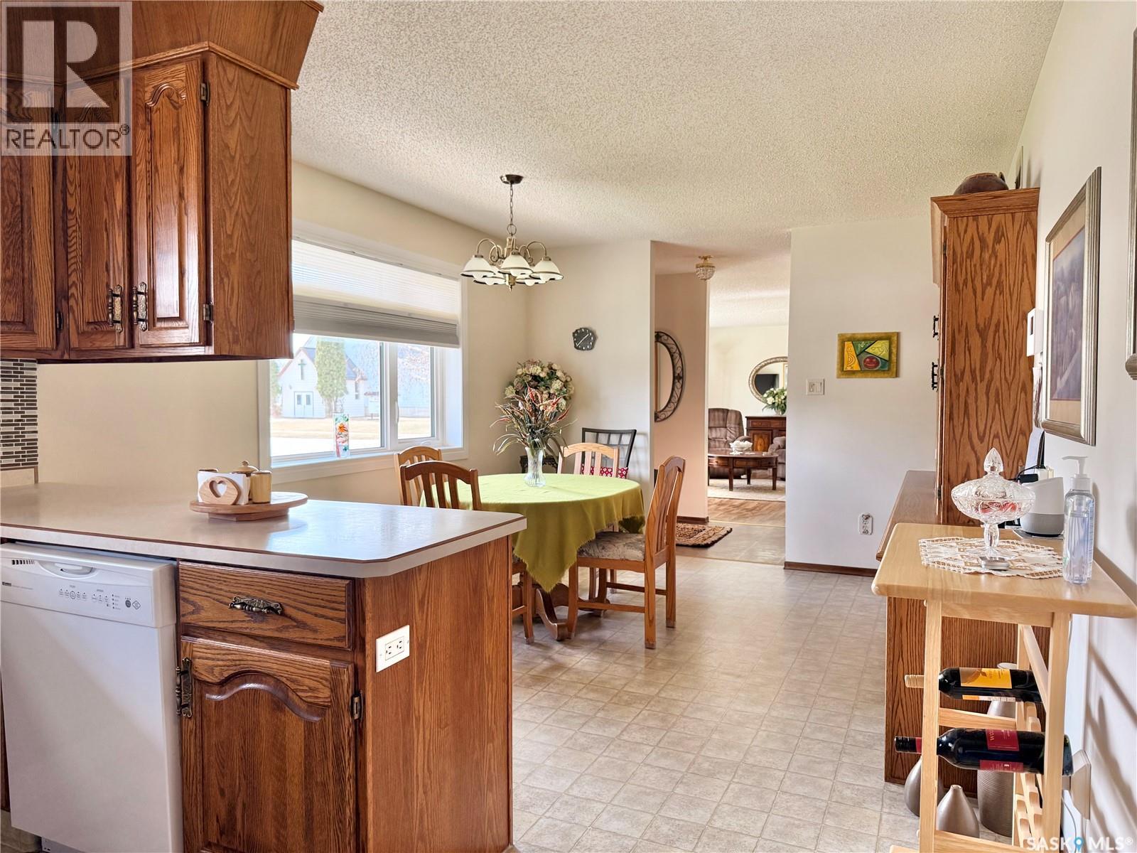 329 Douglass Street, Outlook, Saskatchewan  S0L 2N0 - Photo 11 - SK033110