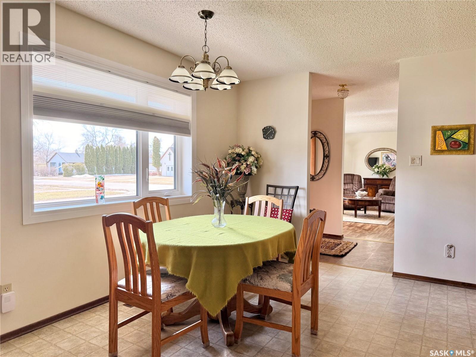 329 Douglass Street, Outlook, Saskatchewan  S0L 2N0 - Photo 12 - SK033110