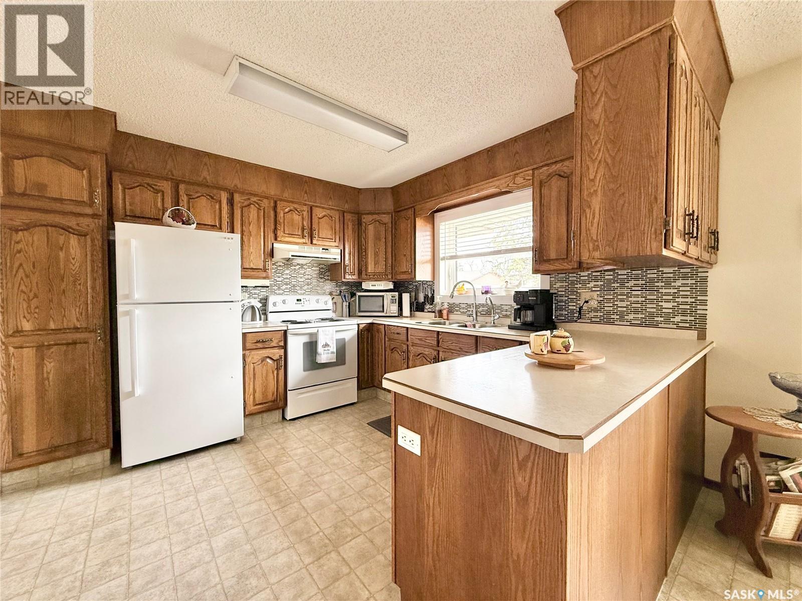 329 Douglass Street, Outlook, Saskatchewan  S0L 2N0 - Photo 15 - SK033110