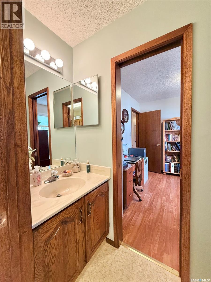 329 Douglass Street, Outlook, Saskatchewan  S0L 2N0 - Photo 18 - SK033110