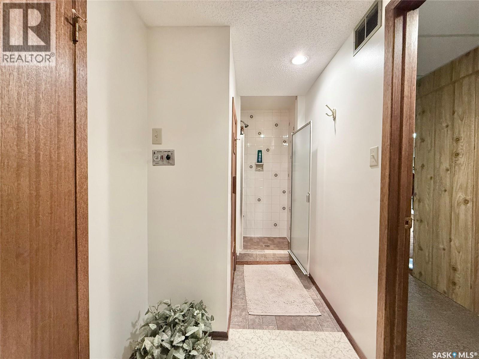 329 Douglass Street, Outlook, Saskatchewan  S0L 2N0 - Photo 37 - SK033110