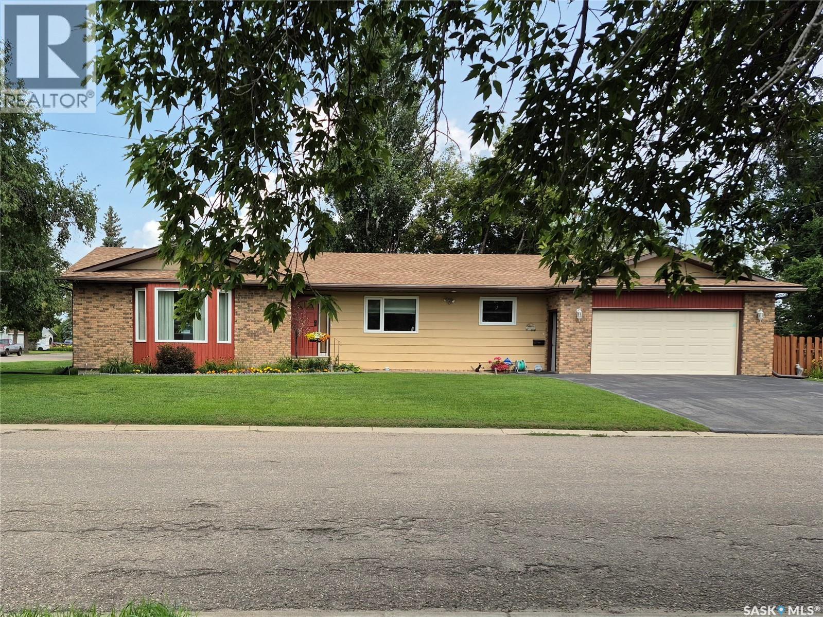 329 Douglass Street, Outlook, Saskatchewan  S0L 2N0 - Photo 41 - SK033110