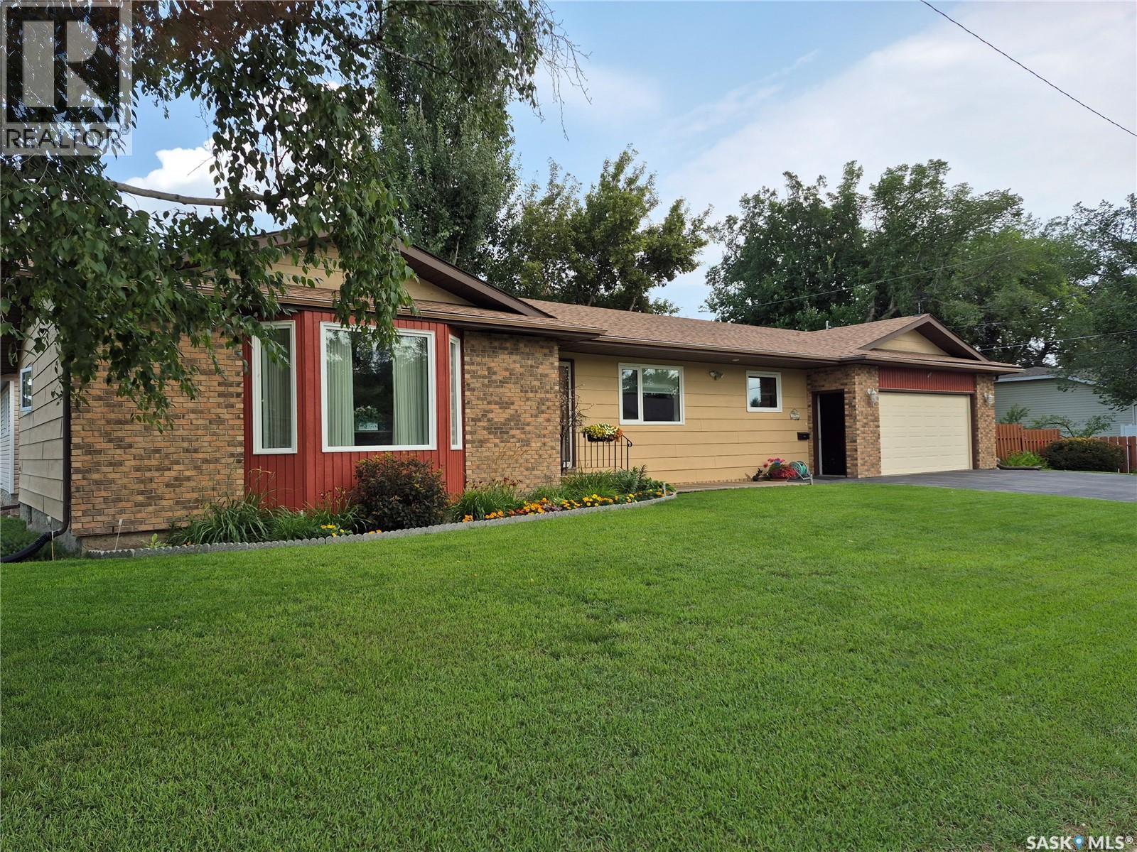 329 Douglass Street, Outlook, Saskatchewan  S0L 2N0 - Photo 42 - SK033110