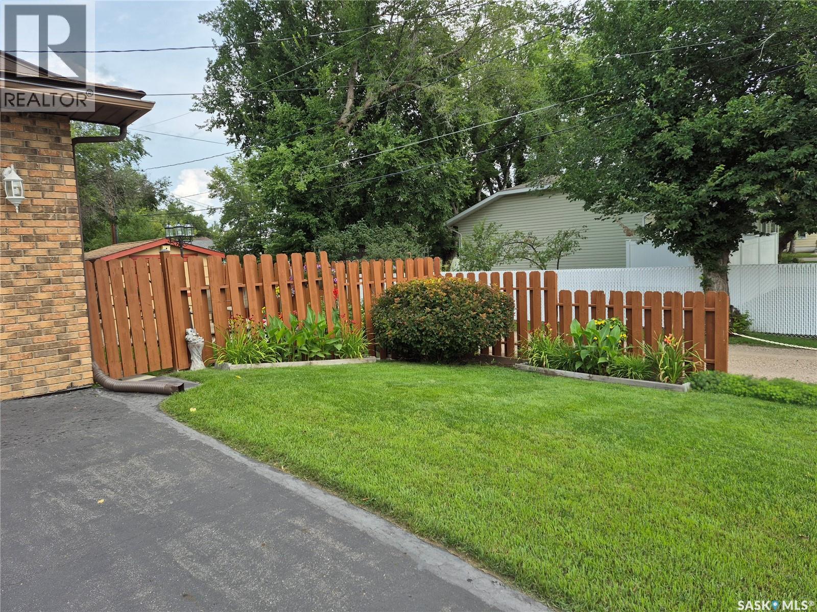 329 Douglass Street, Outlook, Saskatchewan  S0L 2N0 - Photo 43 - SK033110