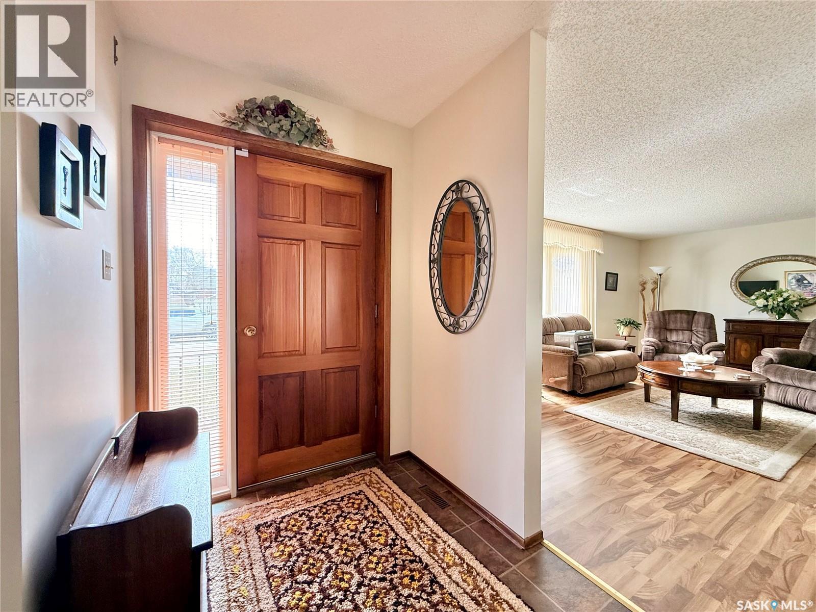 329 Douglass Street, Outlook, Saskatchewan  S0L 2N0 - Photo 7 - SK033110