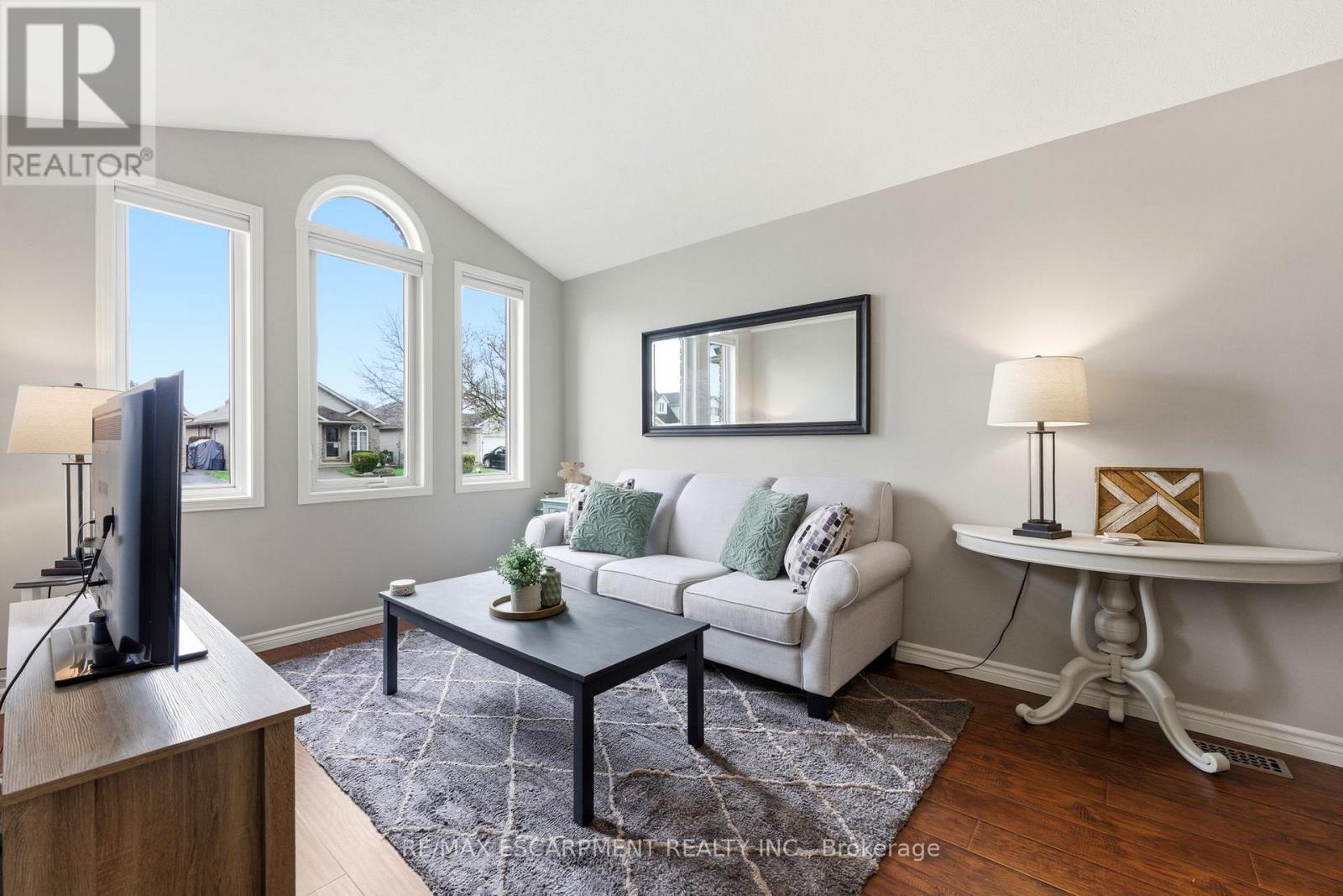 55 Anastasia Crescent, Brantford, Ontario  N3P 2A9 - Photo 3 - X13009718