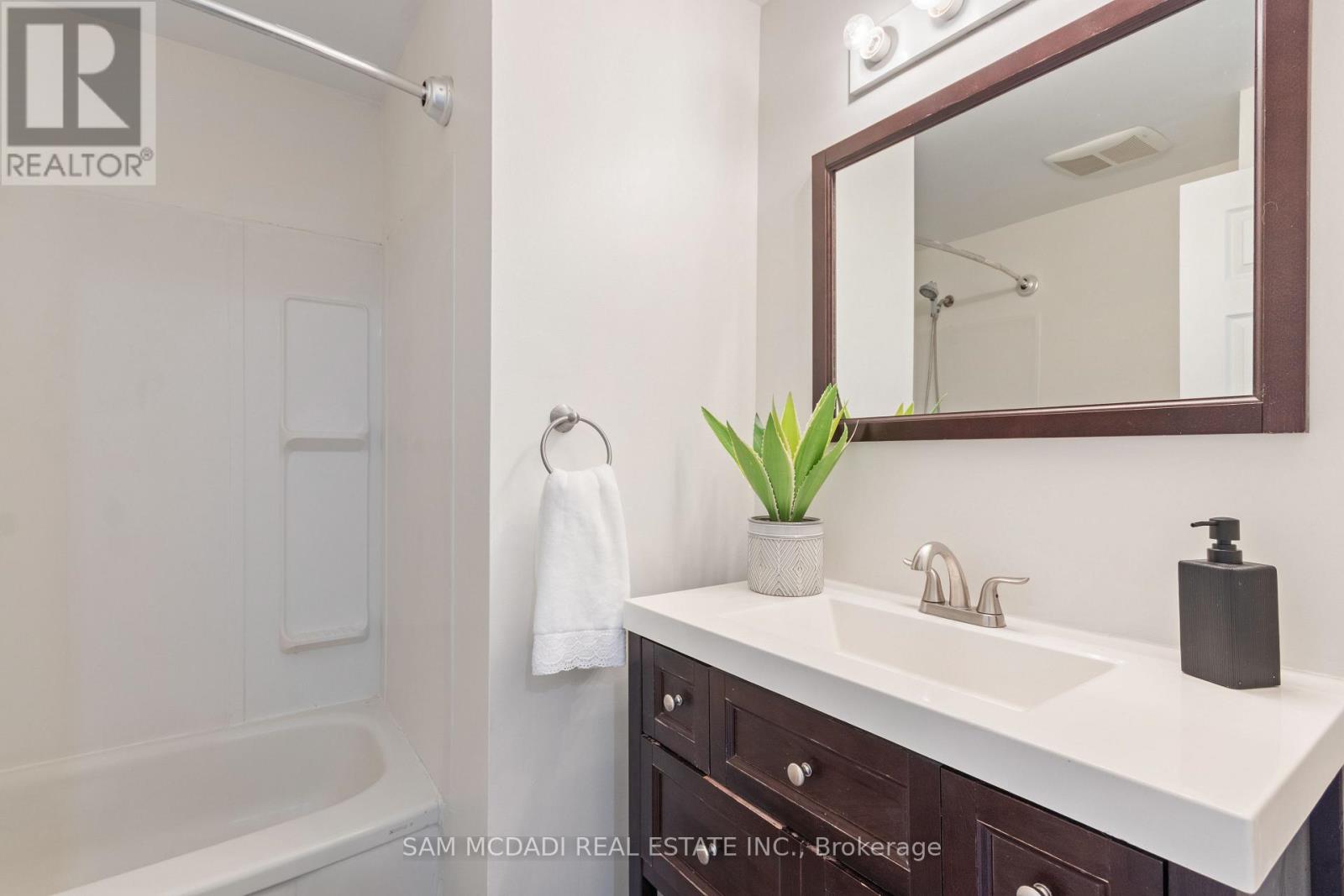 2 - 160 Rittenhouse Road, Kitchener, Ontario  N2E 3E9 - Photo 20 - X13009766