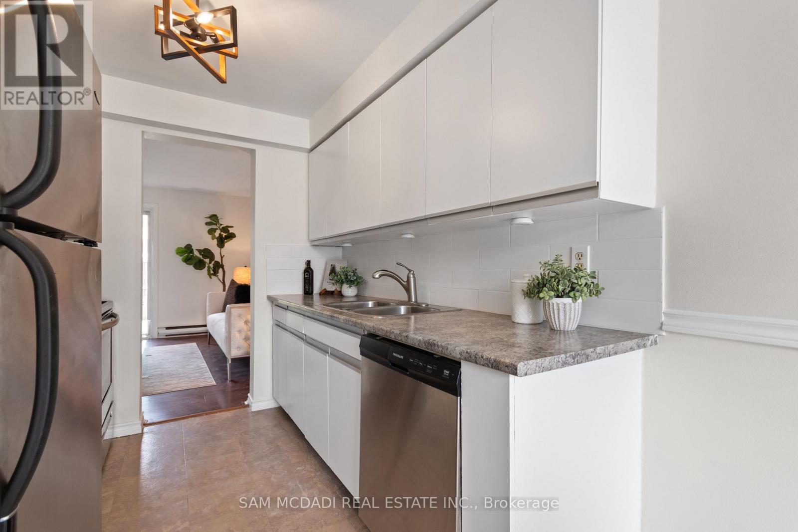 2 - 160 Rittenhouse Road, Kitchener, Ontario  N2E 3E9 - Photo 8 - X13009766