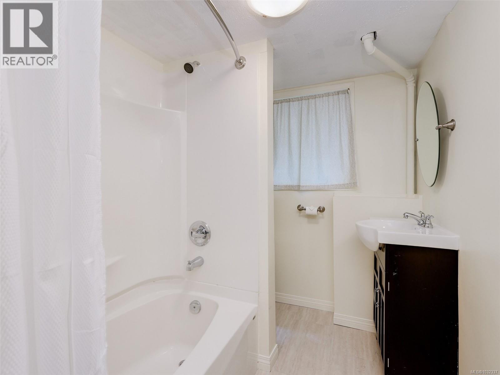 945 Falkland Rd, Oak Bay, British Columbia  V8S 4M1 - Photo 14 - 1032337