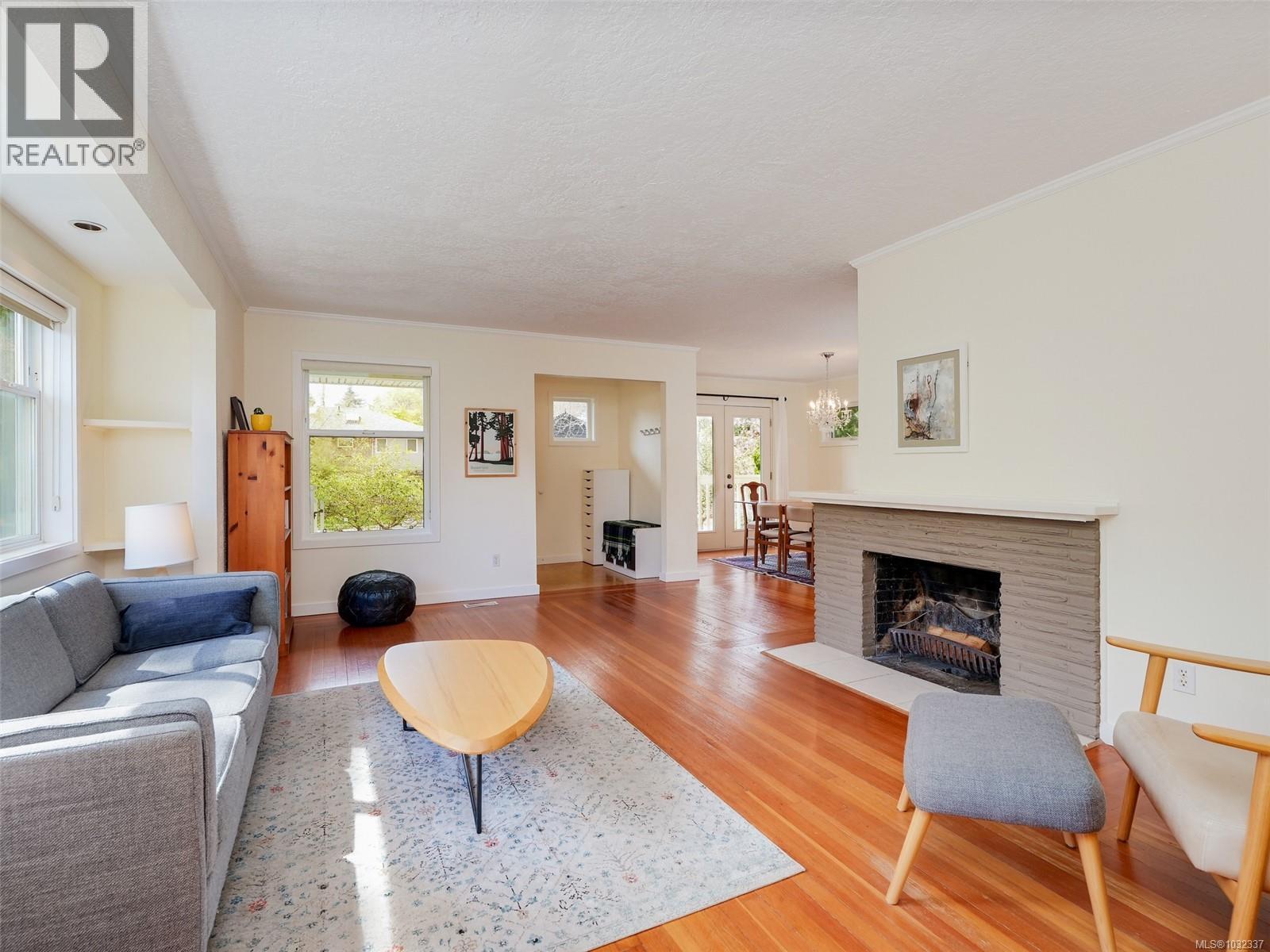 945 Falkland Rd, Oak Bay, British Columbia  V8S 4M1 - Photo 3 - 1032337