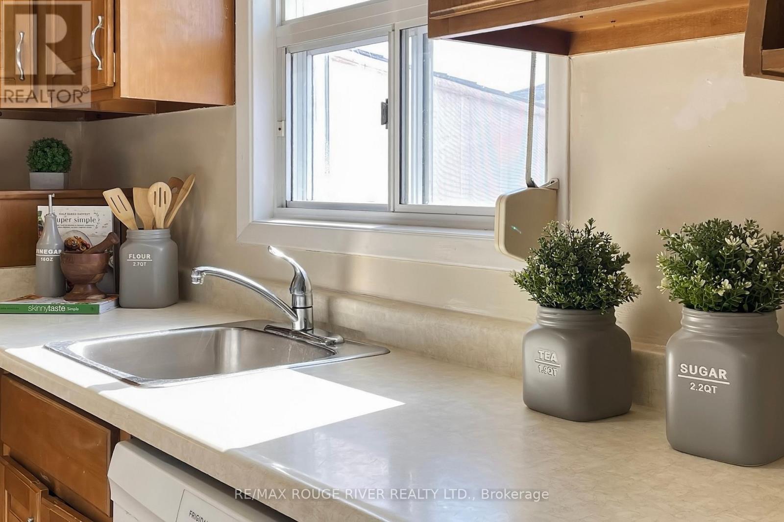 116 Lord Roberts Drive, Toronto, Ontario  M1K 3W8 - Photo 7 - E13005458