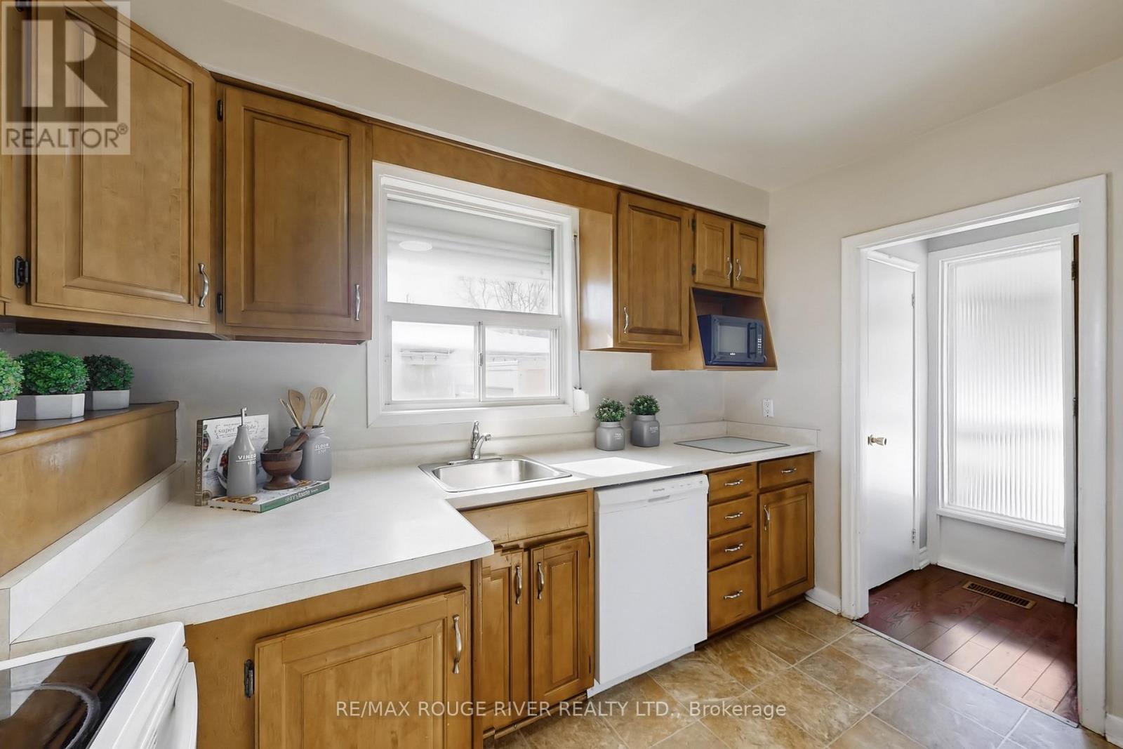 116 Lord Roberts Drive, Toronto, Ontario  M1K 3W8 - Photo 6 - E13005458