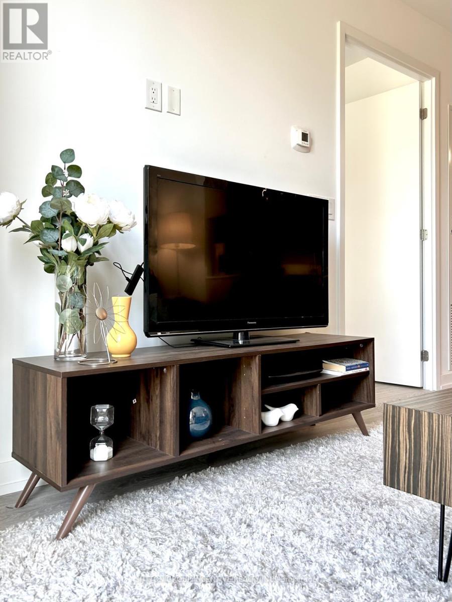 11 Maryport Avenue, Toronto, Ontario  M3M 0E2 - Photo 4 - W13009720