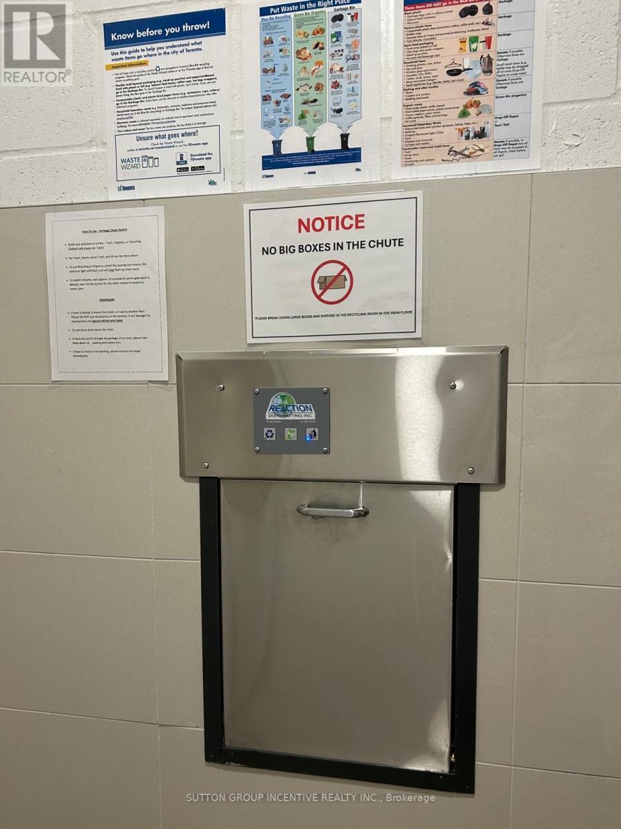 11 Maryport Avenue, Toronto, Ontario  M3M 0E2 - Photo 15 - W13009720