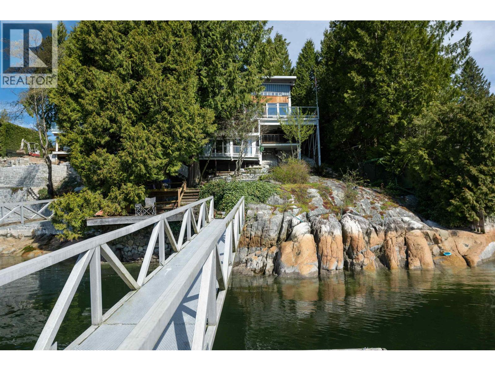 4515 Stonehaven Avenue, North Vancouver, British Columbia  V7G 1E7 - Photo 18 - R3112021