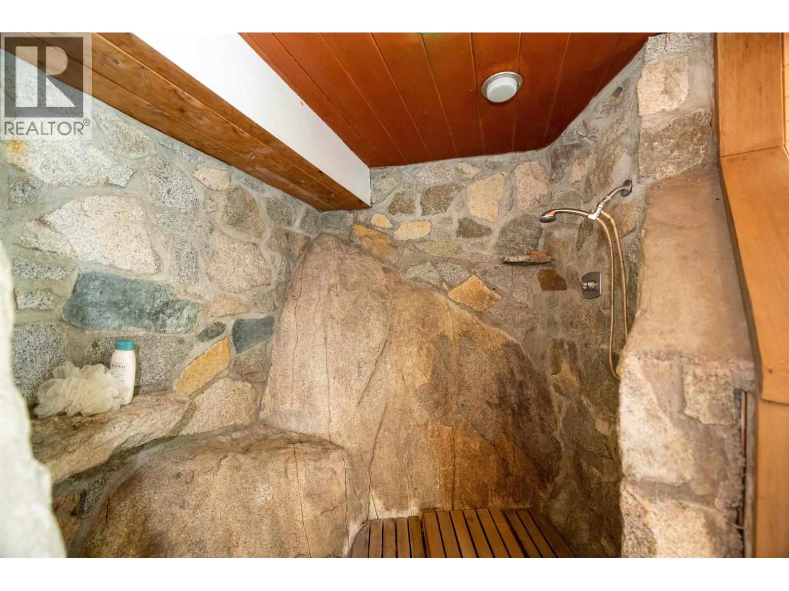 4515 Stonehaven Avenue, North Vancouver, British Columbia  V7G 1E7 - Photo 25 - R3112021