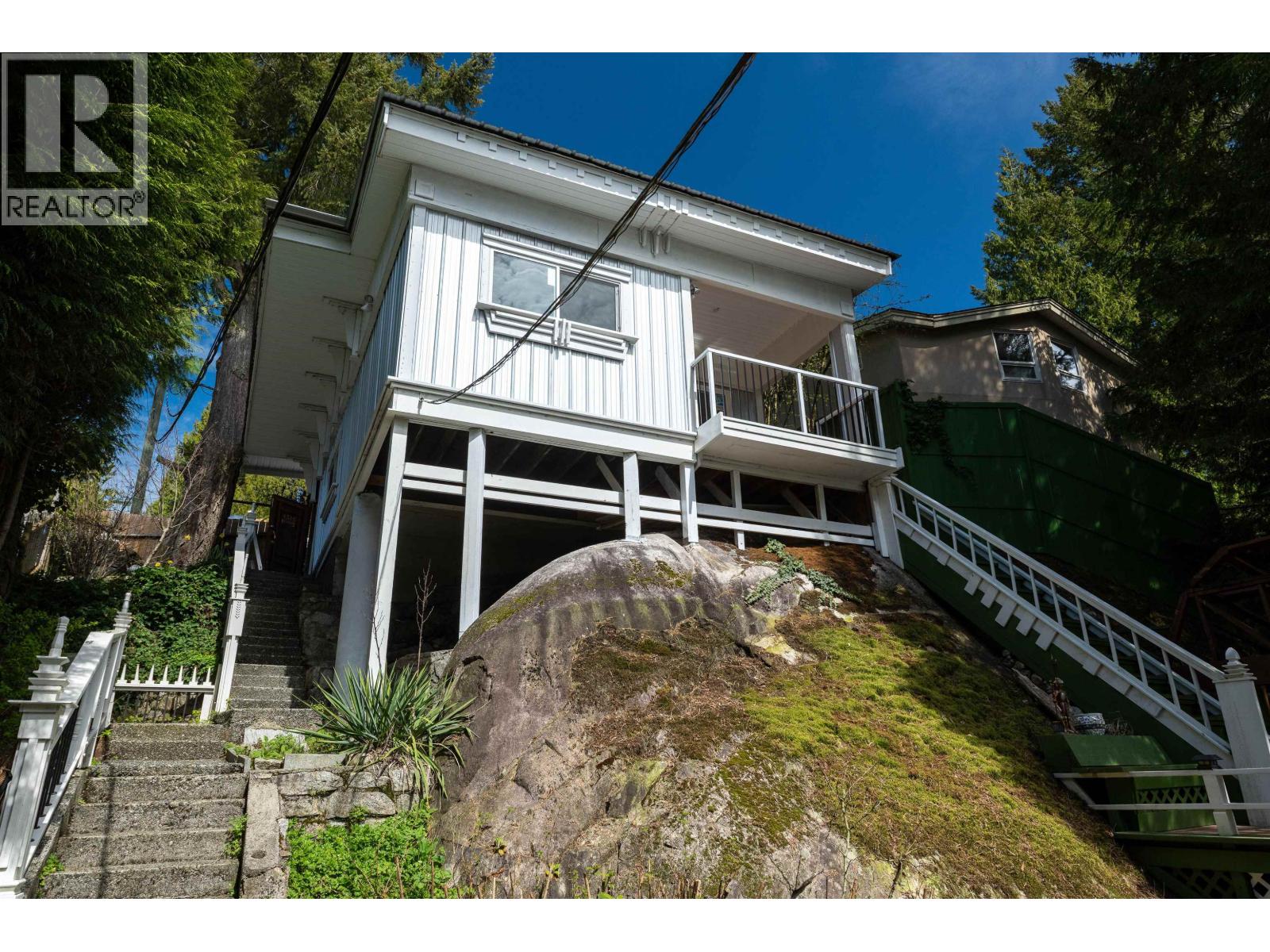 4515 Stonehaven Avenue, North Vancouver, British Columbia  V7G 1E7 - Photo 31 - R3112021