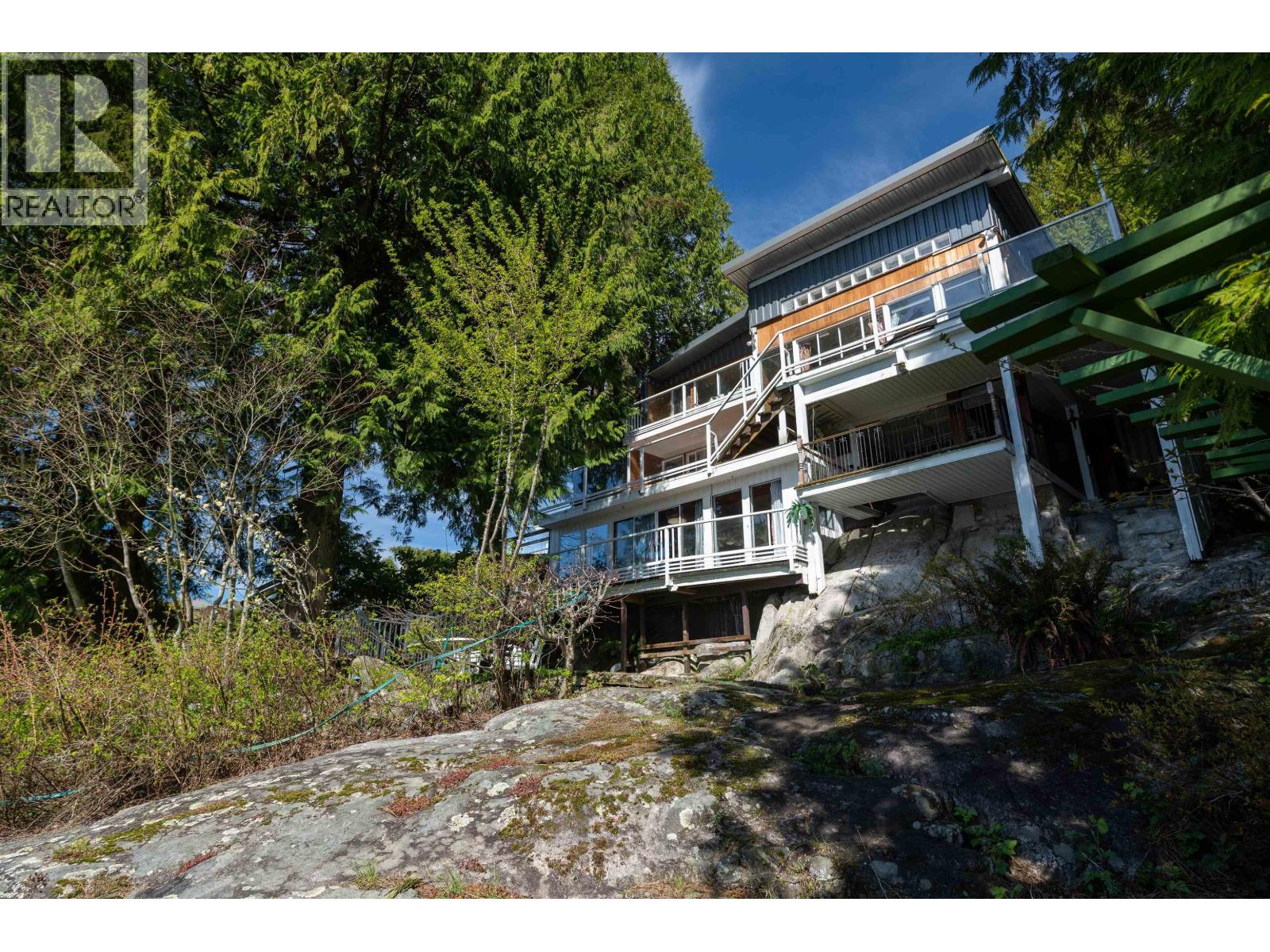 4515 Stonehaven Avenue, North Vancouver, British Columbia  V7G 1E7 - Photo 4 - R3112021