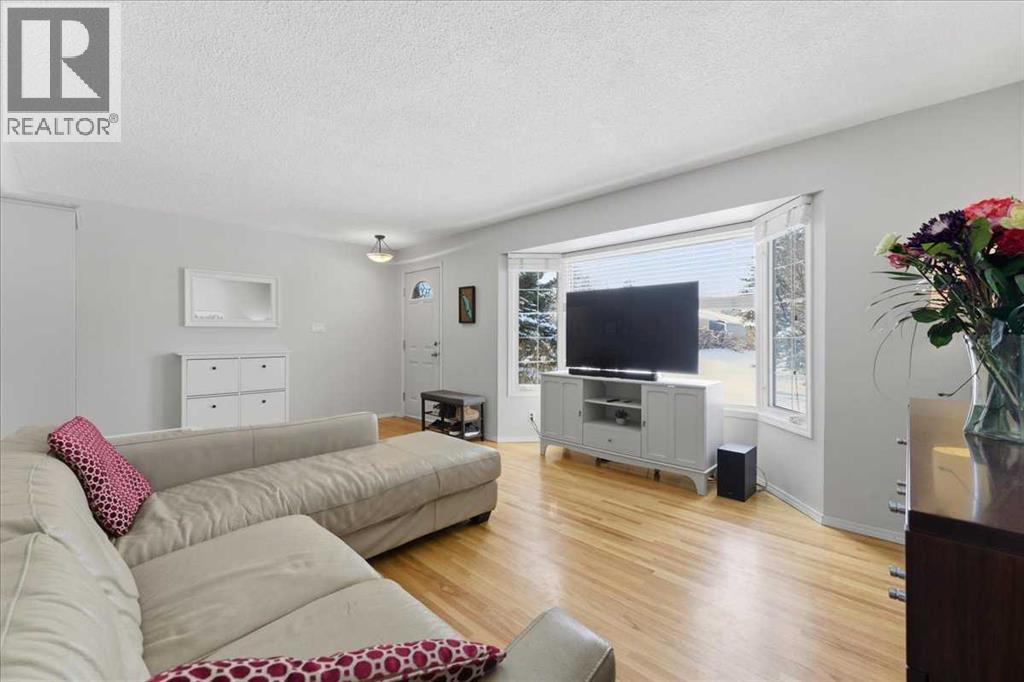 140 Waterloo Drive Sw, Calgary, Alberta  T3C 3G3 - Photo 2 - A2297794