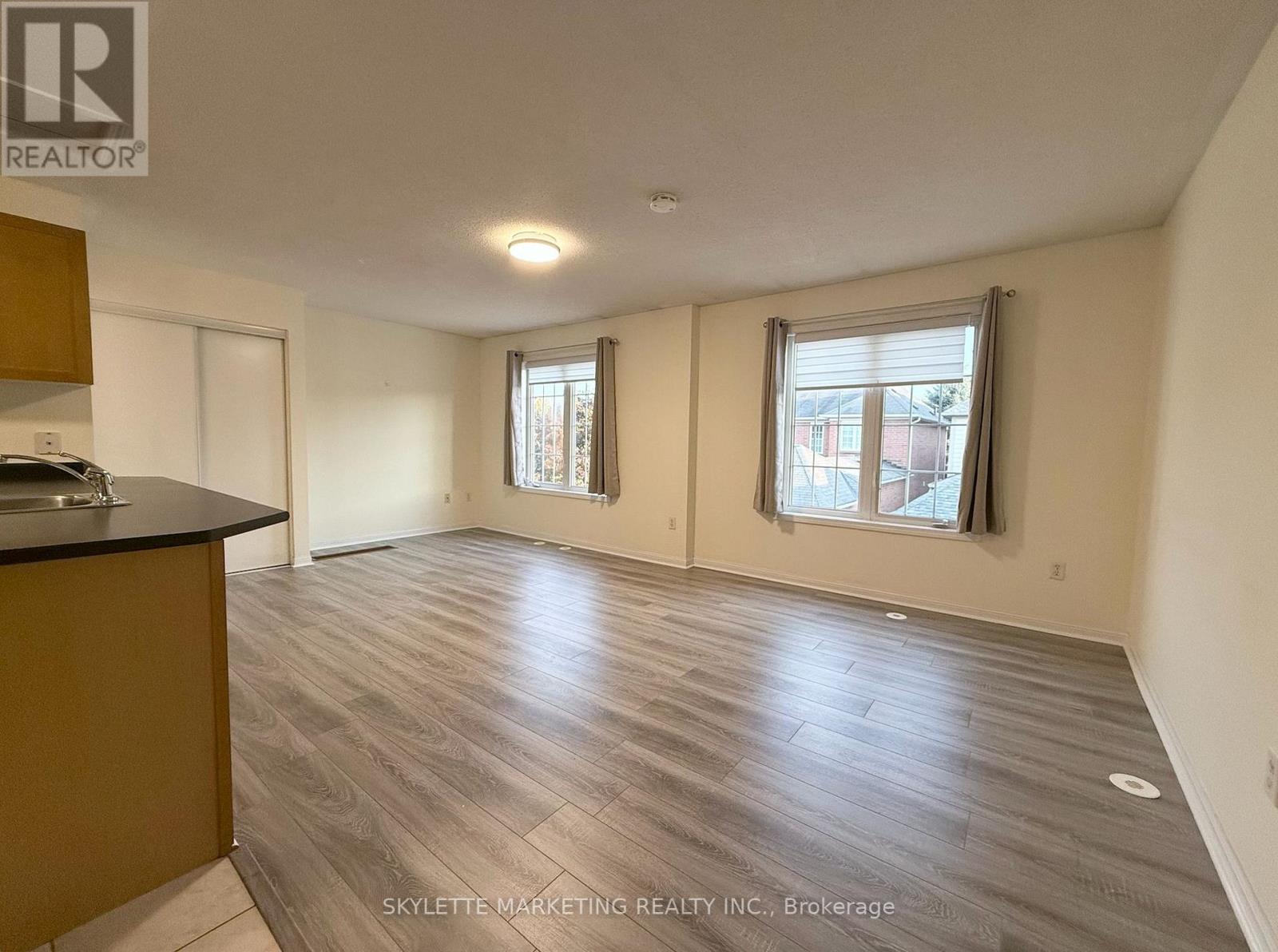 Coach - 25 Rocking Horse Street, Markham, Ontario  L6B 1L9 - Photo 3 - N13007804