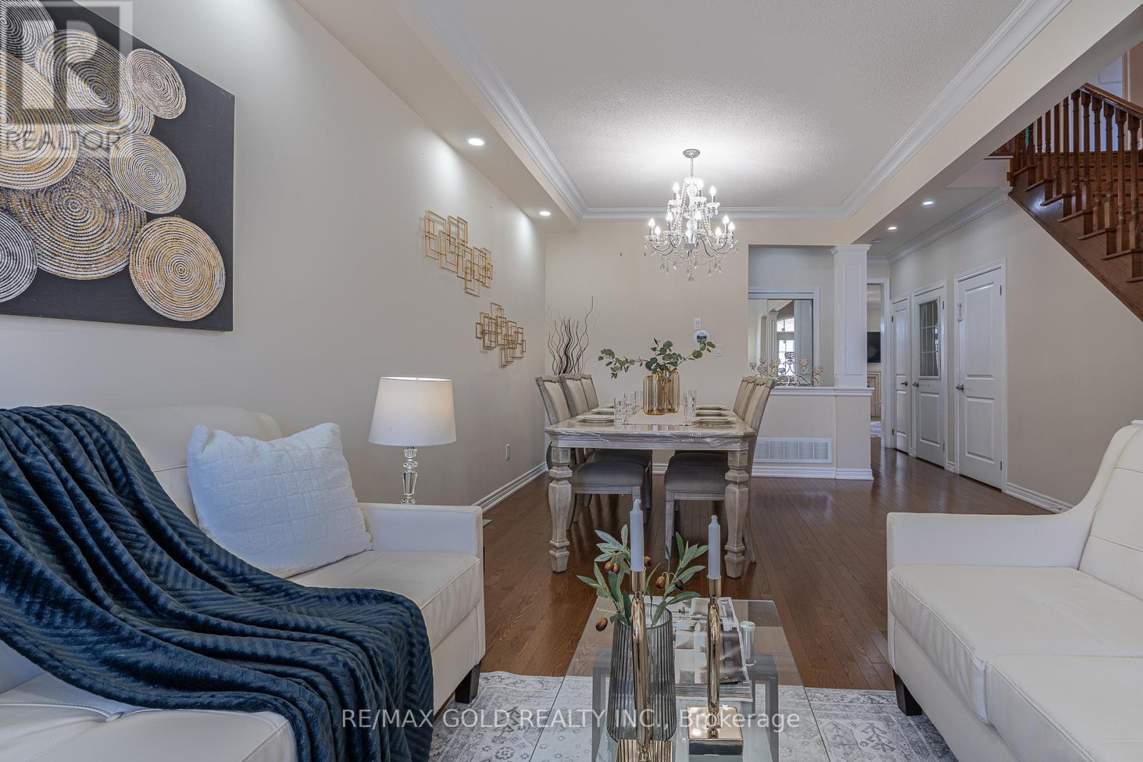 36 Naperton Drive, Brampton, Ontario  L6R 0Z5 - Photo 4 - W12991022