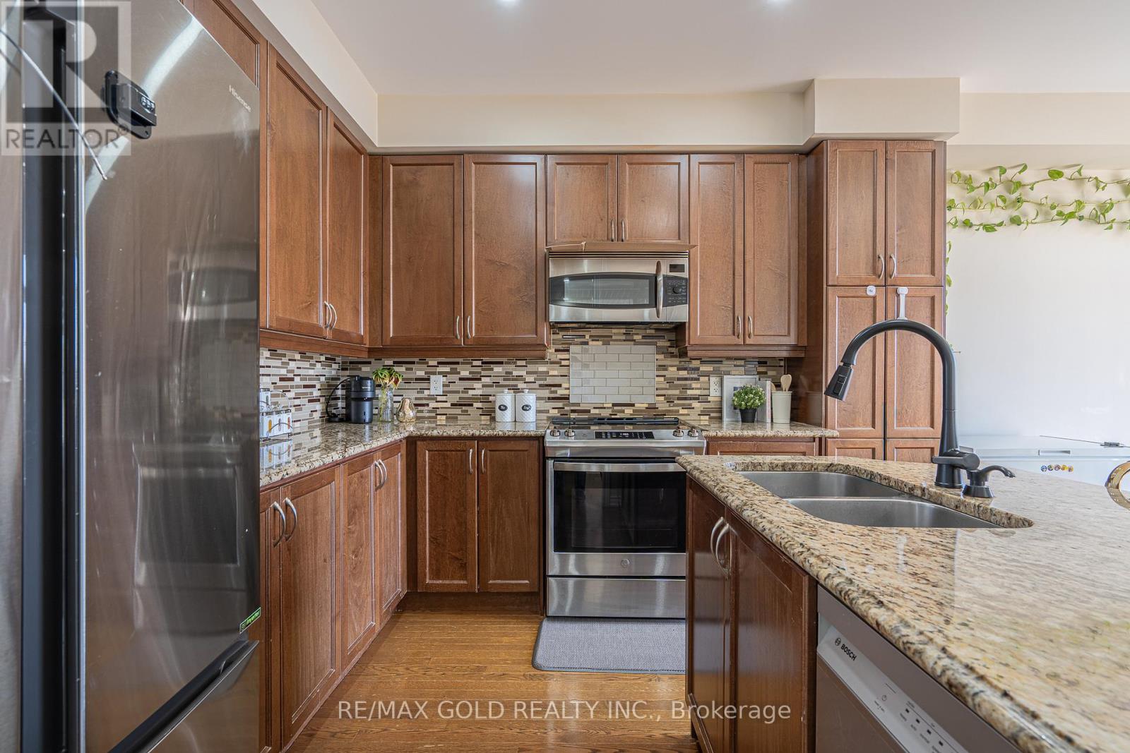 36 Naperton Drive, Brampton, Ontario  L6R 0Z5 - Photo 14 - W12991022