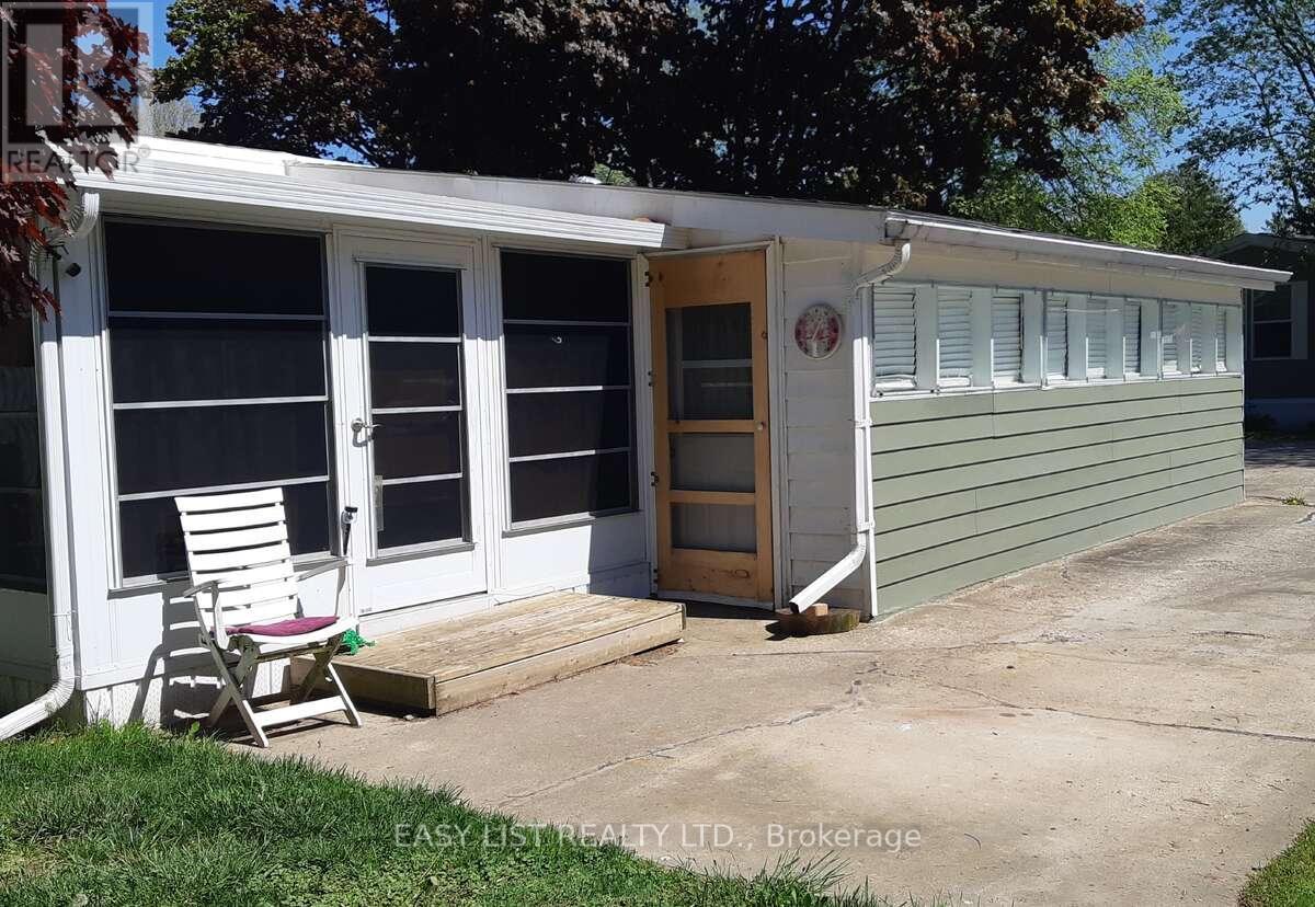 18 Sutton Drive, Ashfield-Colborne-Wawanosh, Ontario  N7A 3Y3 - Photo 15 - X12421525