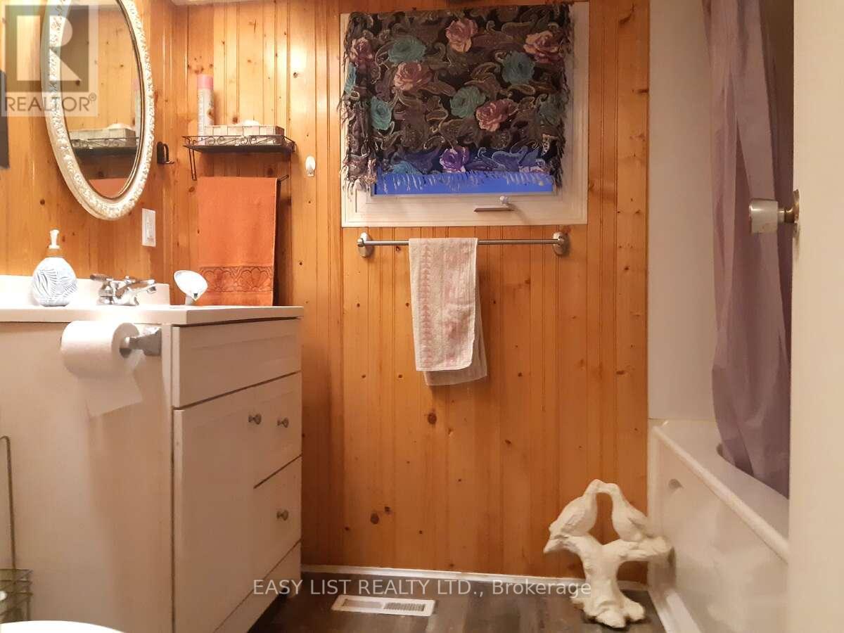 18 Sutton Drive, Ashfield-Colborne-Wawanosh, Ontario  N7A 3Y3 - Photo 9 - X12421525