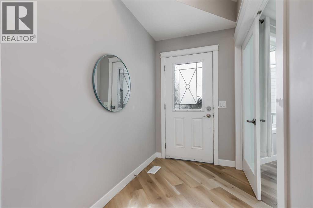 27 Everoak Bay SW, Calgary, Alberta  T2Y 0A2 - Photo 2 - A2287742