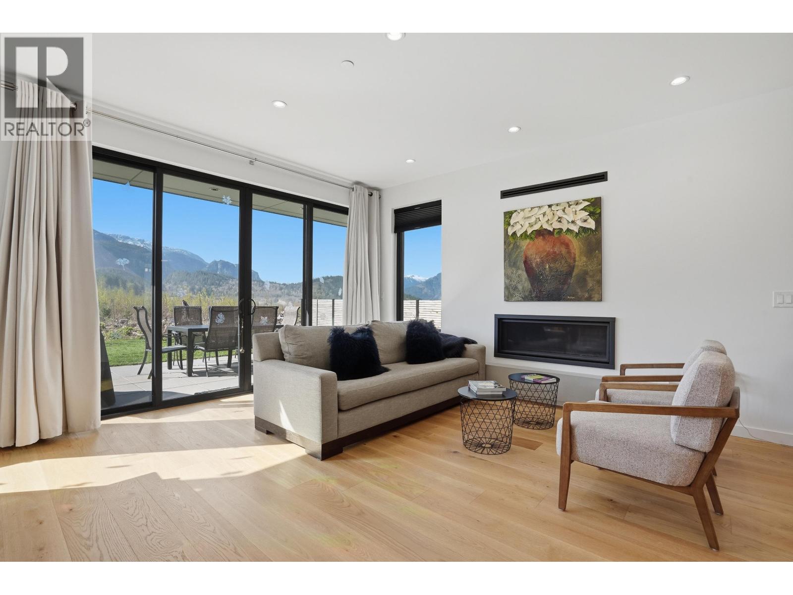 2978 Huckleberry Drive, Squamish, British Columbia  V8B 1B2 - Photo 3 - R3112545