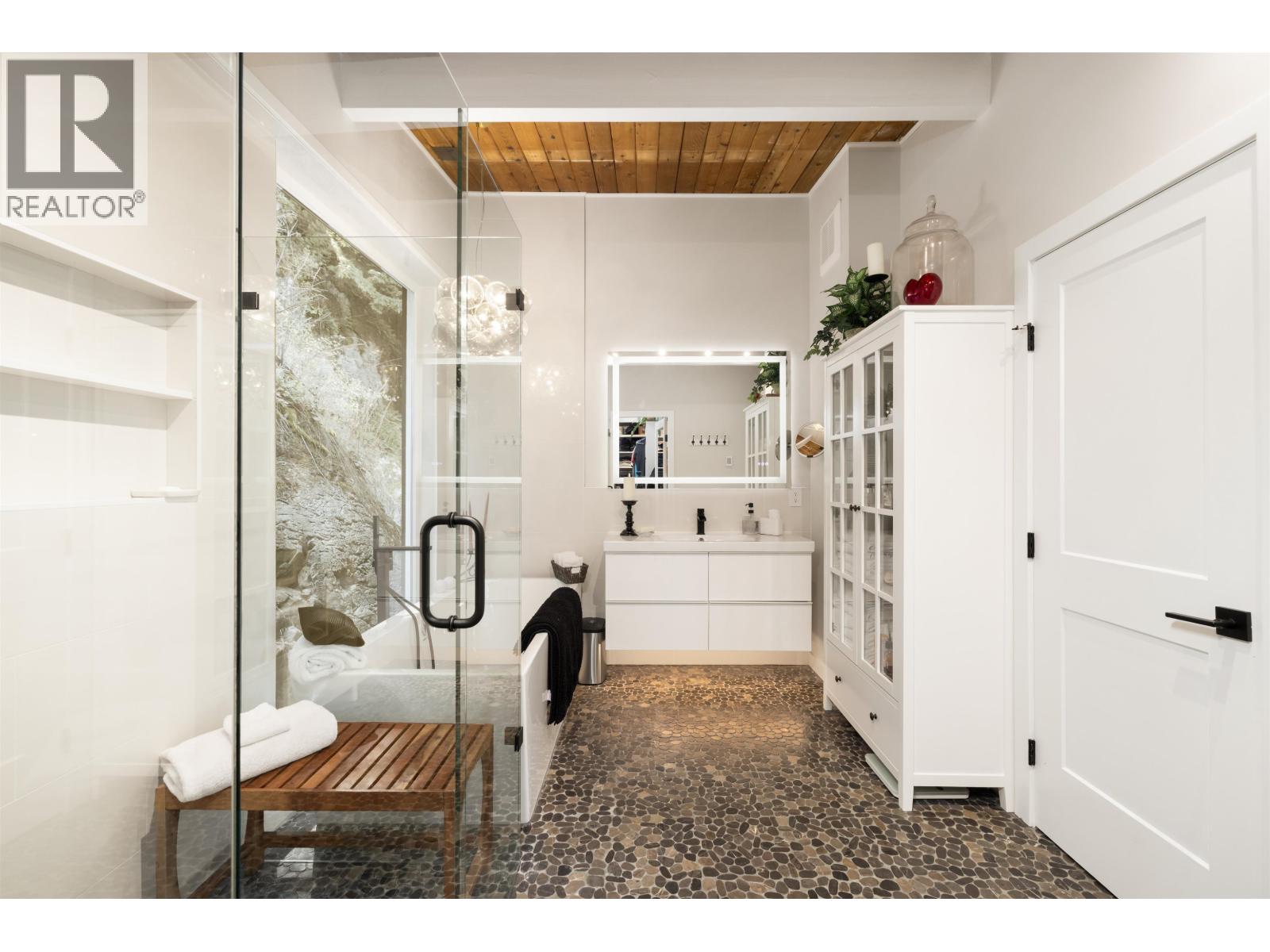 195 Kelvin Grove Way, Lions Bay, British Columbia  V0N 2E0 - Photo 13 - R3112560