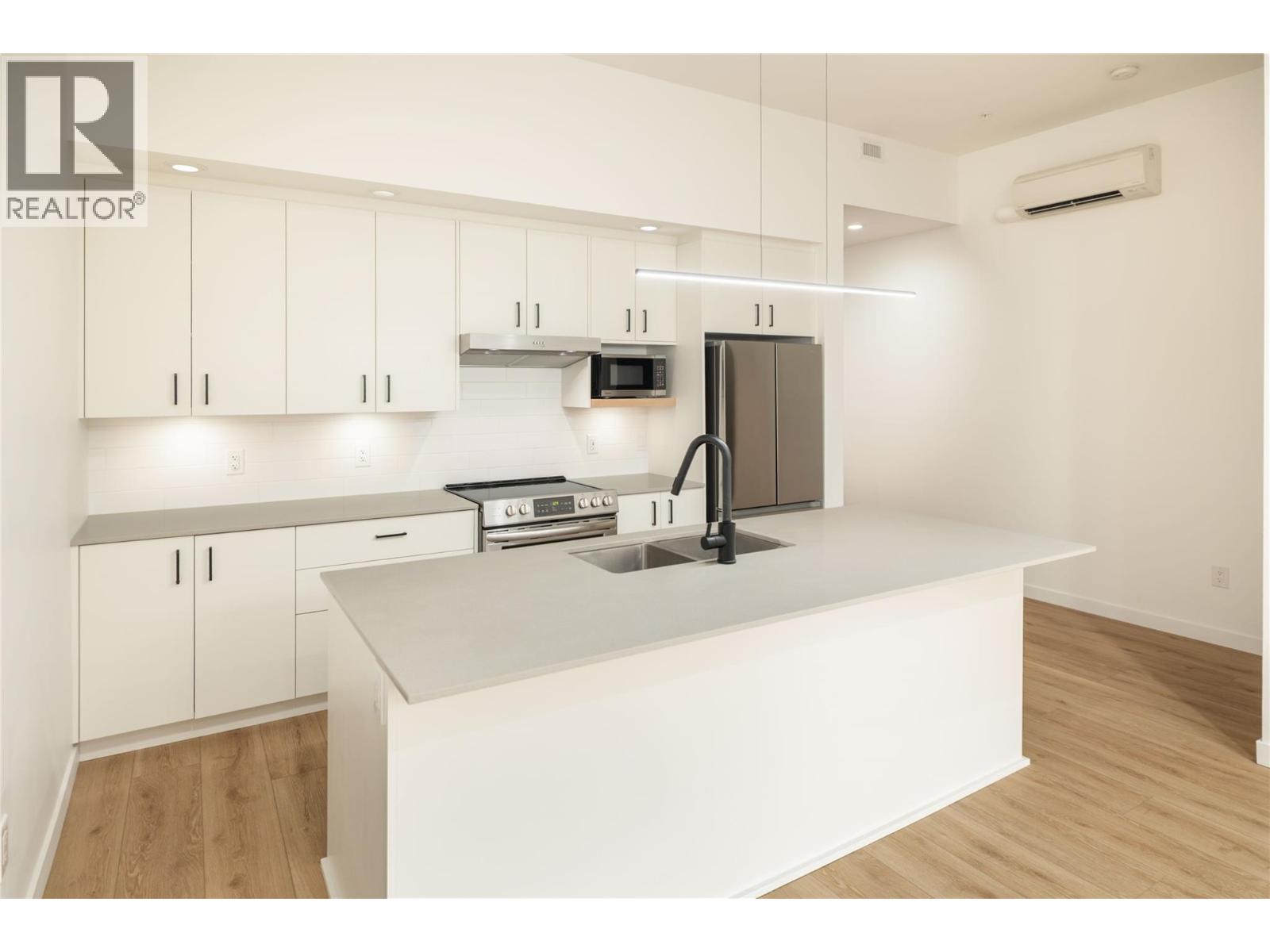 660 Cawston Avenue Unit# 105, Kelowna, British Columbia  V1Y 9M1 - Photo 2 - 10380424