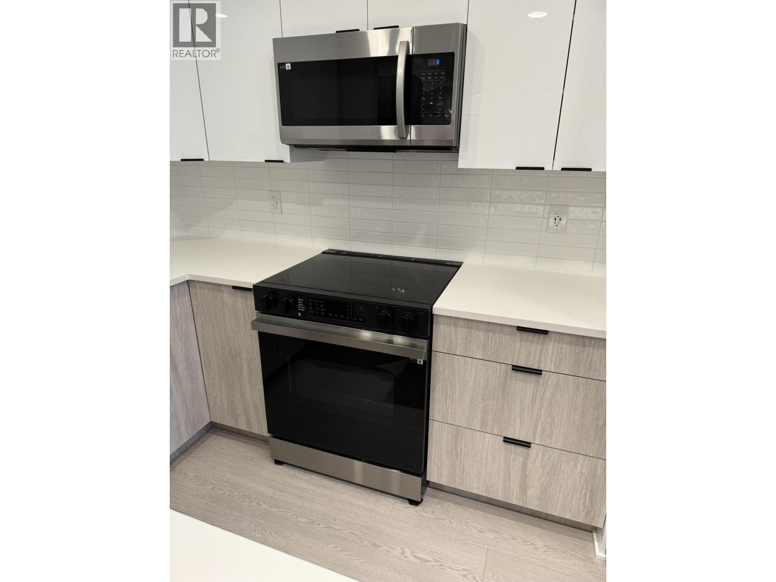 319 11655 Fraser Street, Maple Ridge, British Columbia  V2X 6W9 - Photo 2 - R3112574