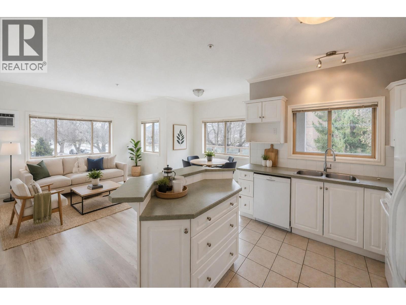 196 Wade Avenue Unit# 208, Penticton, British Columbia  V2A 1T6 - Photo 3 - 10382058