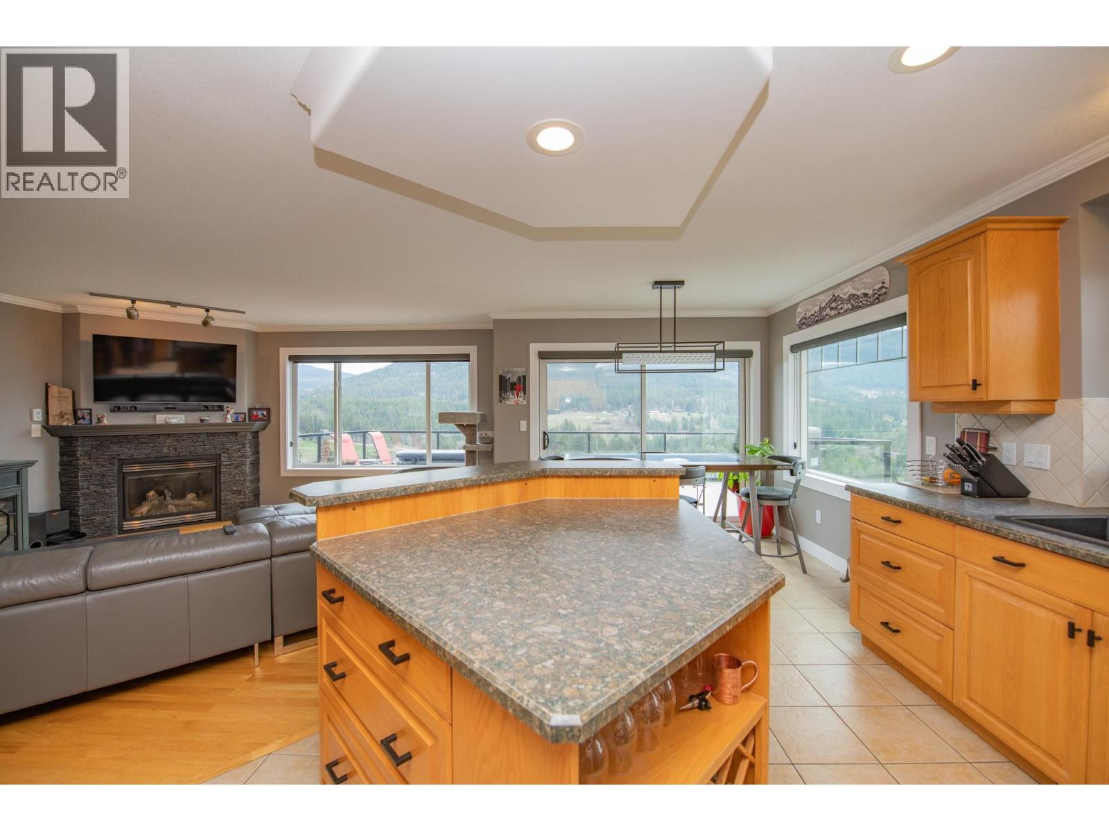 7104 Nakiska Drive, Vernon, British Columbia  V1B 3M5 - Photo 12 - 10382343