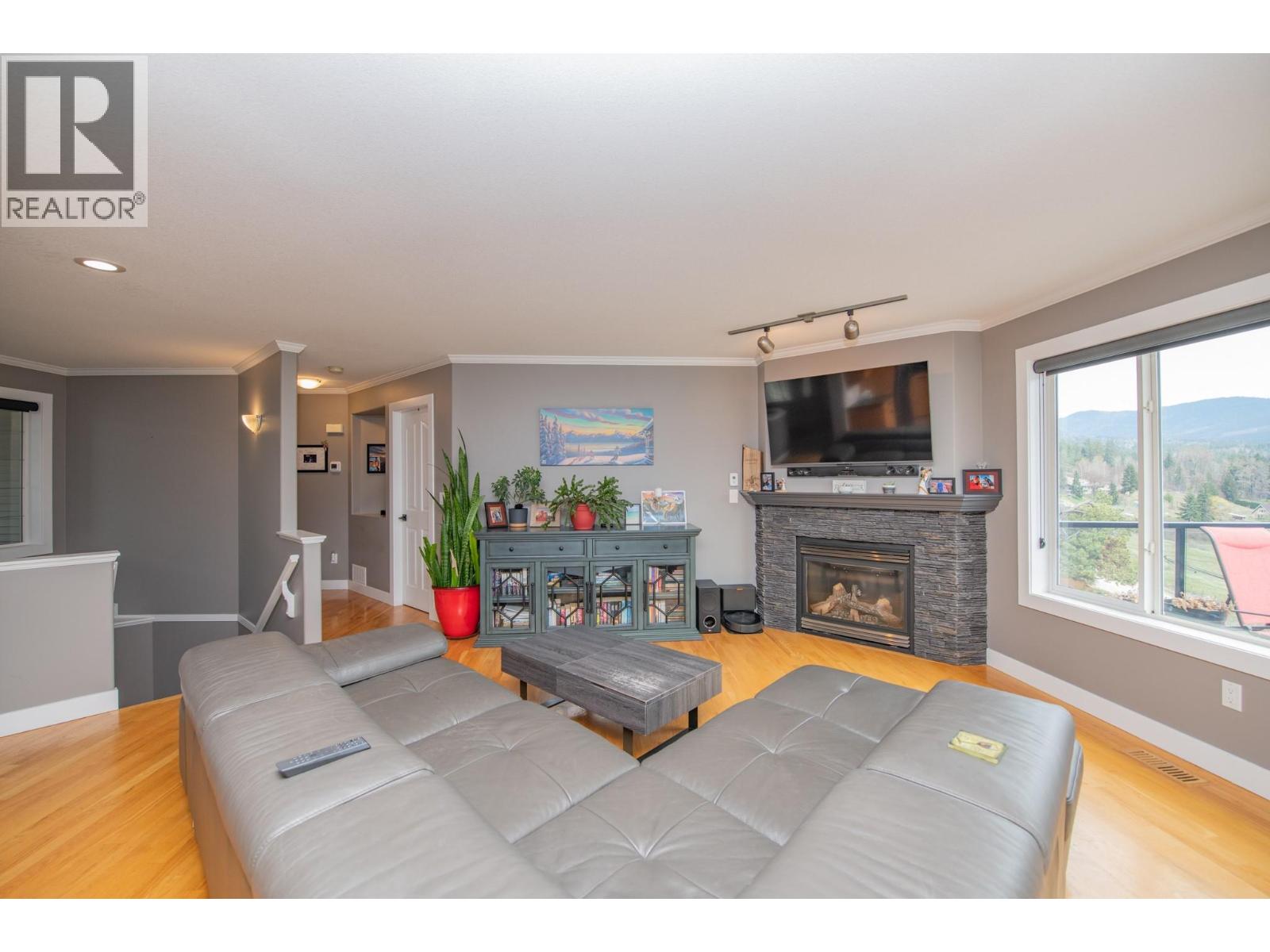 7104 Nakiska Drive, Vernon, British Columbia  V1B 3M5 - Photo 3 - 10382343