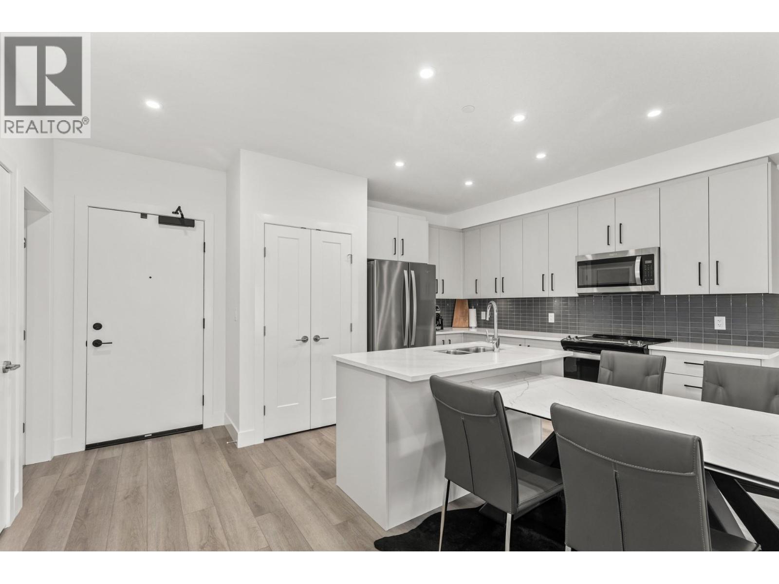 3434 Mckinley Beach Drive Unit# 302, Kelowna, British Columbia  V1V 2R1 - Photo 4 - 10383835