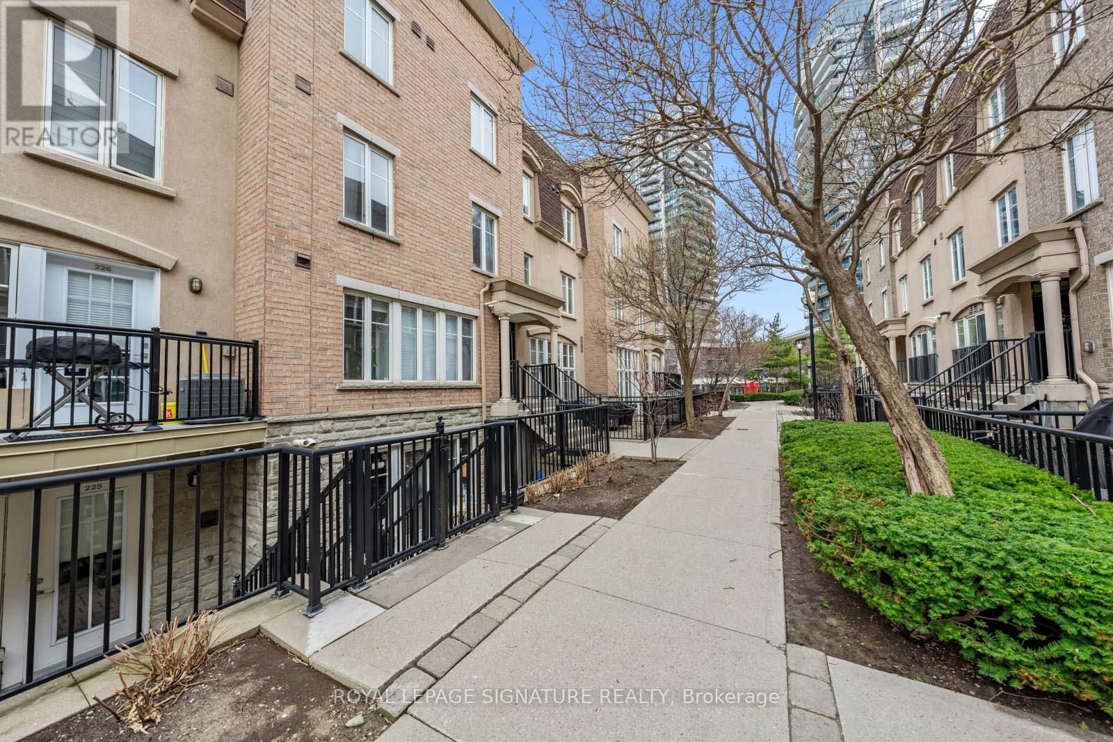 223 - 26 Western Battery Road, Toronto, Ontario  M6K 3N9 - Photo 3 - C13009854
