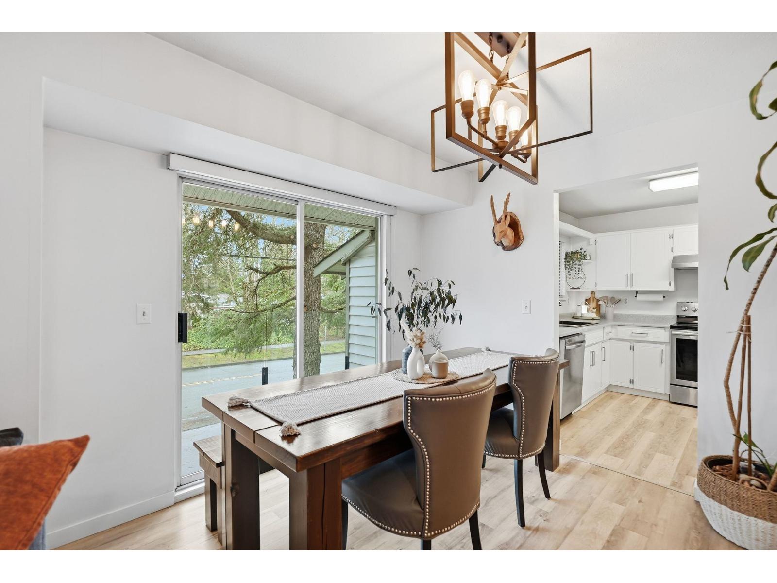 15848 20 Avenue, Surrey, British Columbia  V4A 2B2 - Photo 3 - R3112556