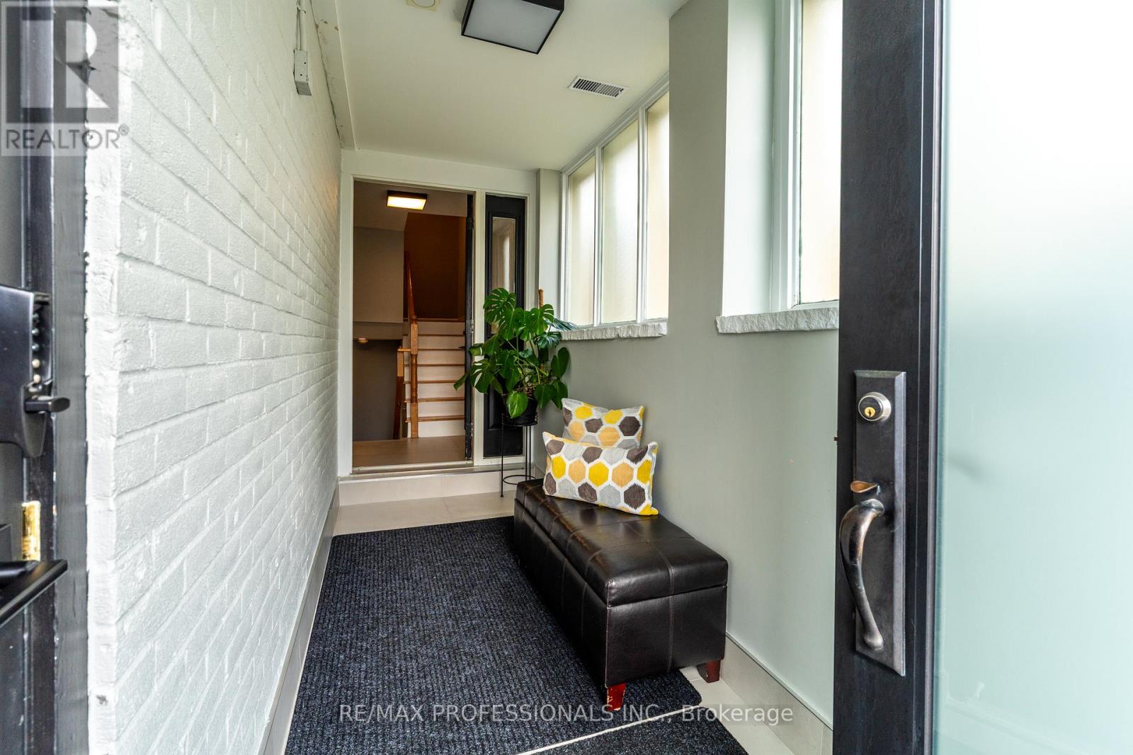 2605 Lundene Road, Mississauga, Ontario  L5J 3Y8 - Photo 3 - W13009782