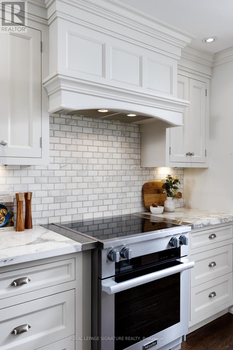 25 Varley Lane, Toronto (Kingsway South), Ontario  M8X 0A9 - Photo 12 - W13009832