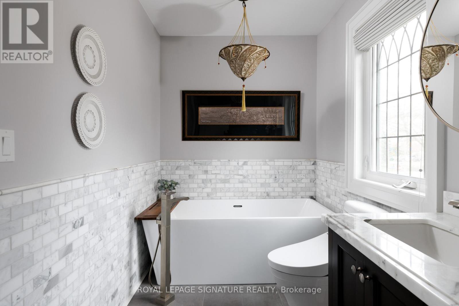 25 Varley Lane, Toronto (Kingsway South), Ontario  M8X 0A9 - Photo 18 - W13009832